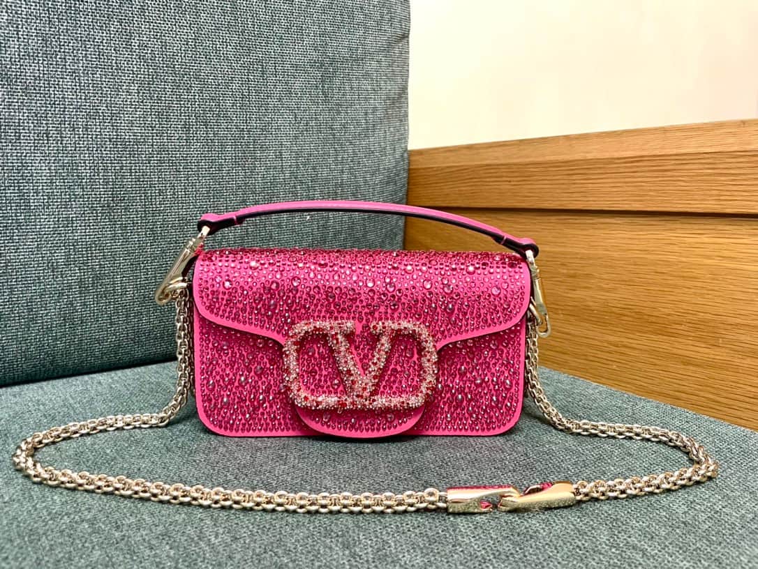Valentino Garavani Locò Small Shoulder Bag in Rose Pink High