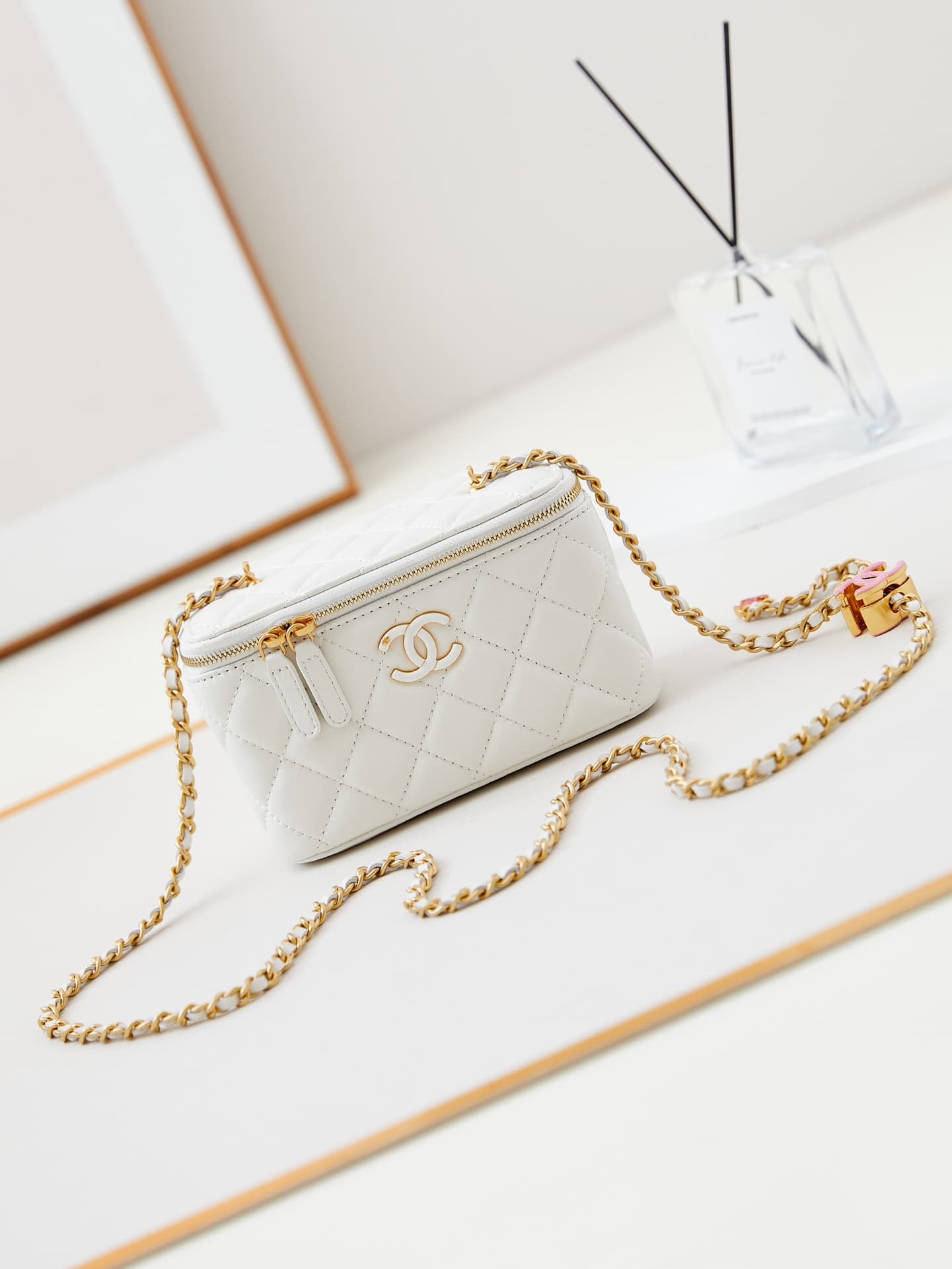 Chanel Vanity with Chain AP3940 Lambskin White A