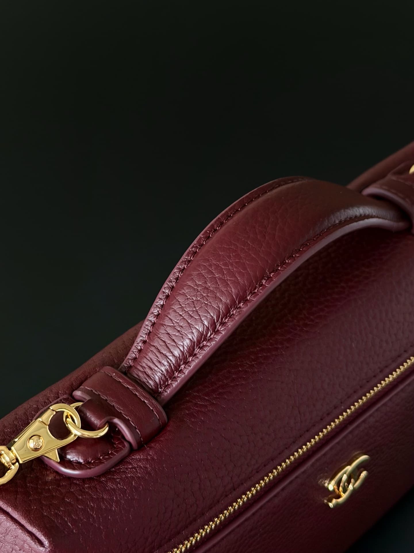 Chanel Large Vanity with chain Grained Calfskin & Gold-Tone Metal Burgundy AS5347 A