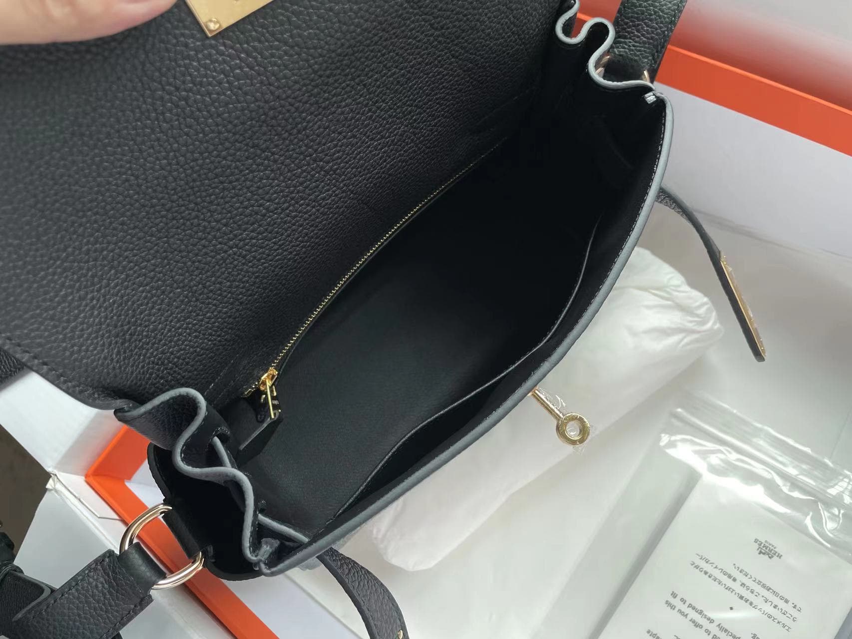 Hermes Kelly Messenger 25cm Taurillon Clemence Leather In Black WAX