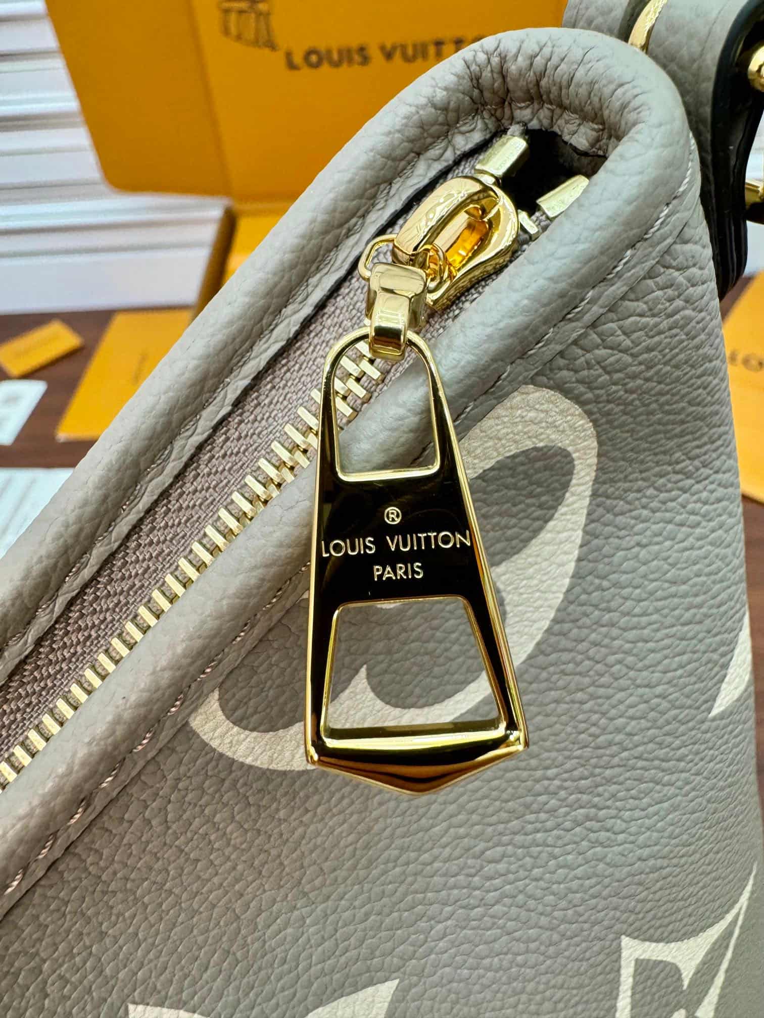 Louis Vuitton CarryAll PM Embossed supple grained cowhide leather M47180 Tourterelle Gray TOP