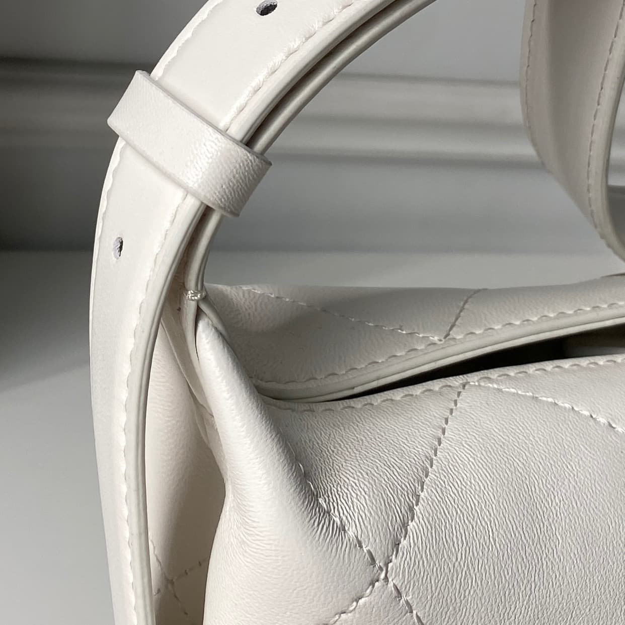 Chanel Hobo Handbag Shiny Lambskin & Gold-Tone Metal AS6138 White High