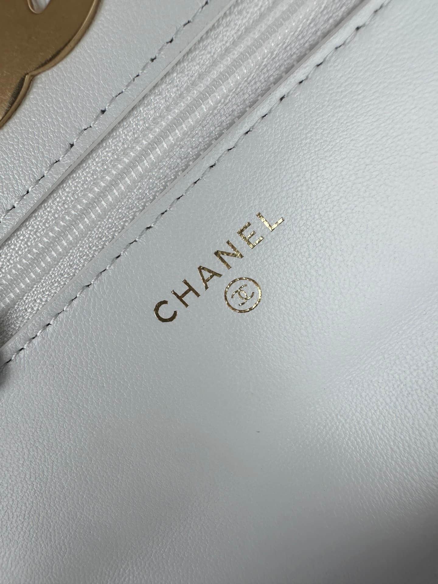 Chanel Wallet on Chain Lambskin Leather & Gold-Tone Metal White AP0957 A