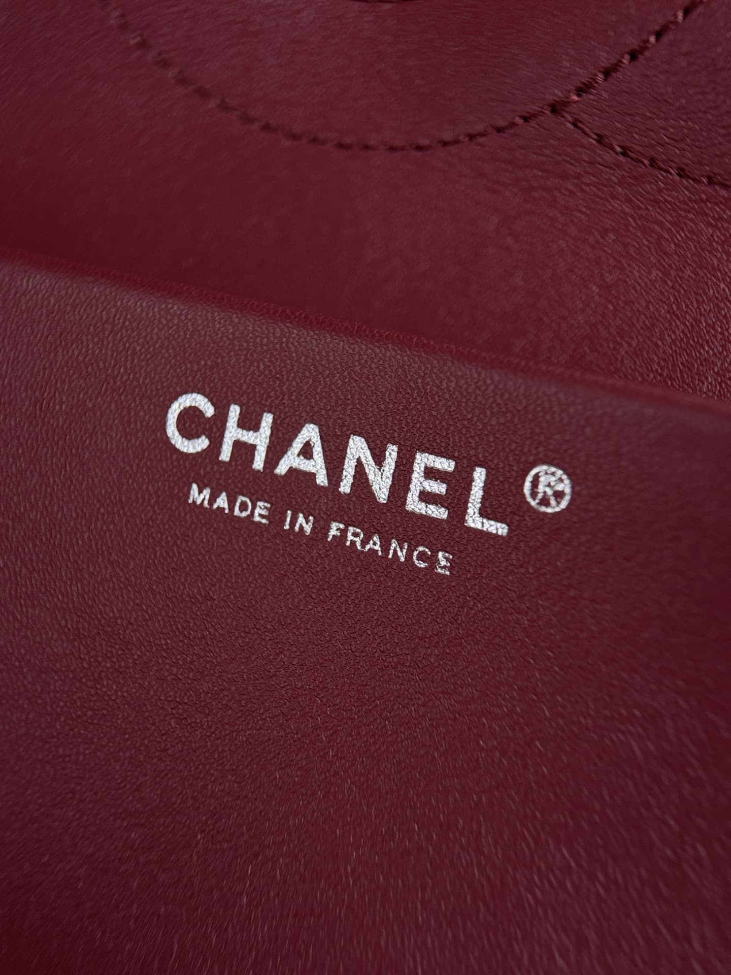 Chanel Maxi Flapbag Grained Calfskin & Silver-Tone Metal White AS6231 A
