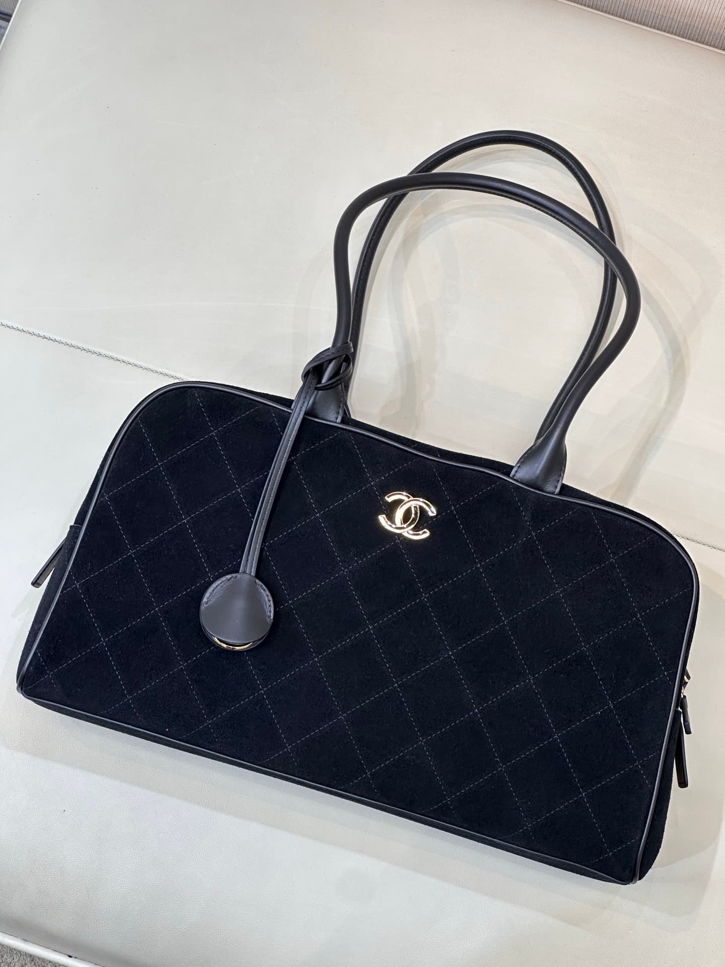 Chanel Maxi bowling bag Suede calfskin & Gold-Tone Metal Black AS6211 TOP