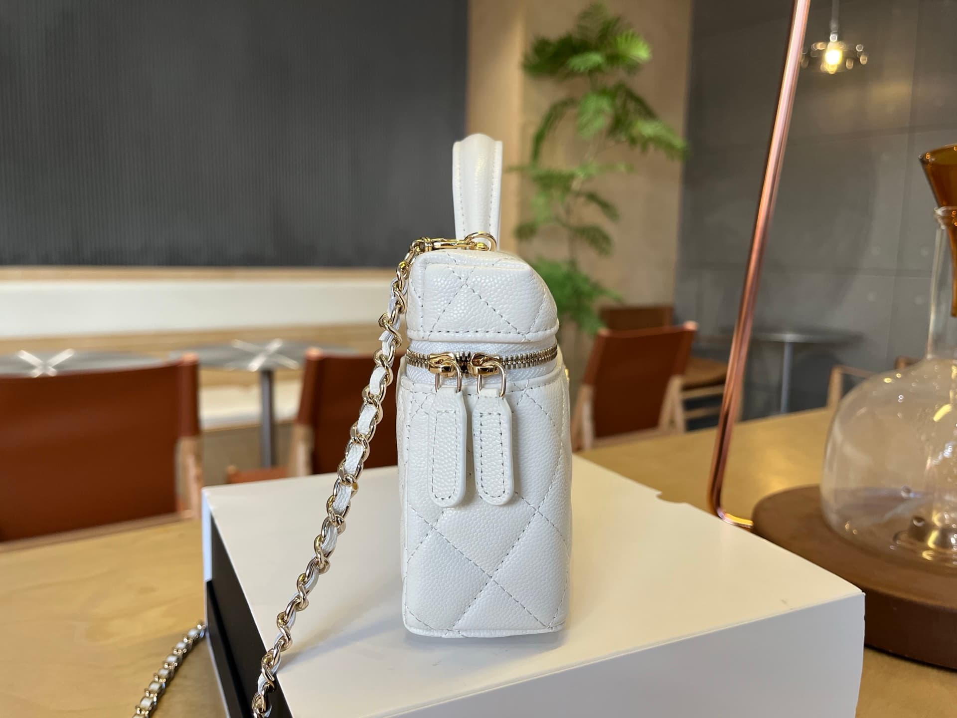 Chanel Vanity with Chain Grained Shiny Calfskin & Gold-Tone White A96140 A