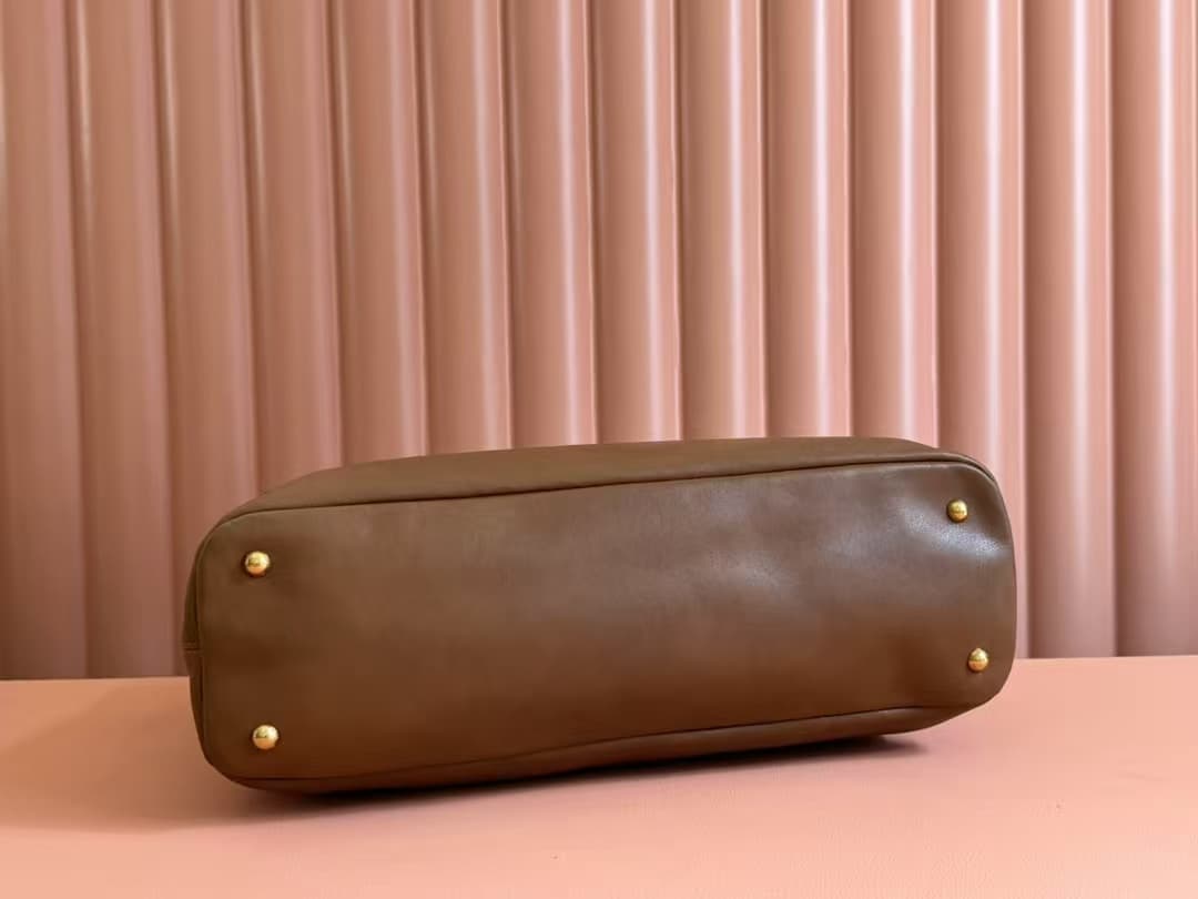复制Miu Miu Aventure nappa leather Medium bag in Briarwood Top