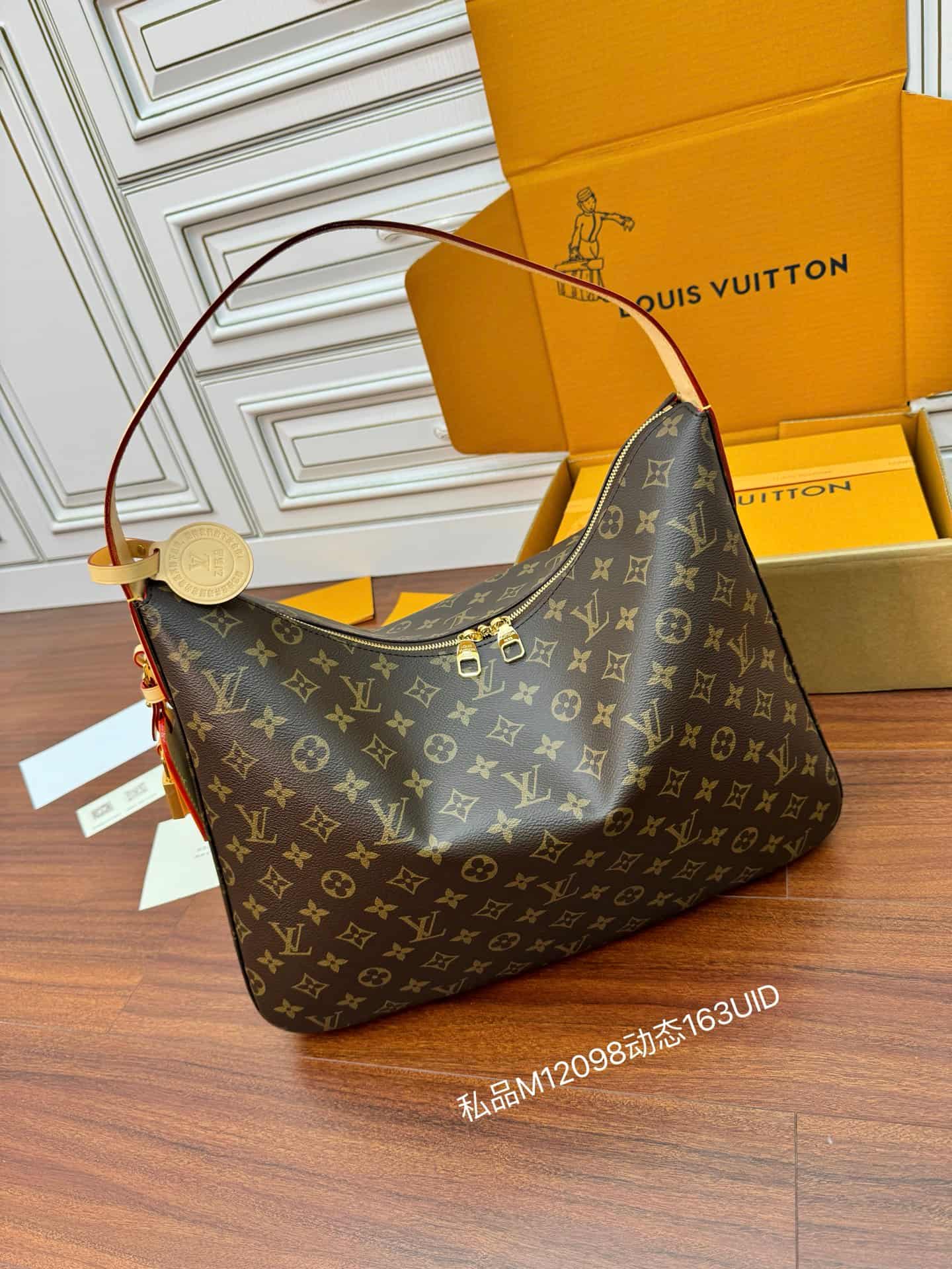 Louis Vuitton Slouchy MM Monogram Coated canvas M12098 TOP