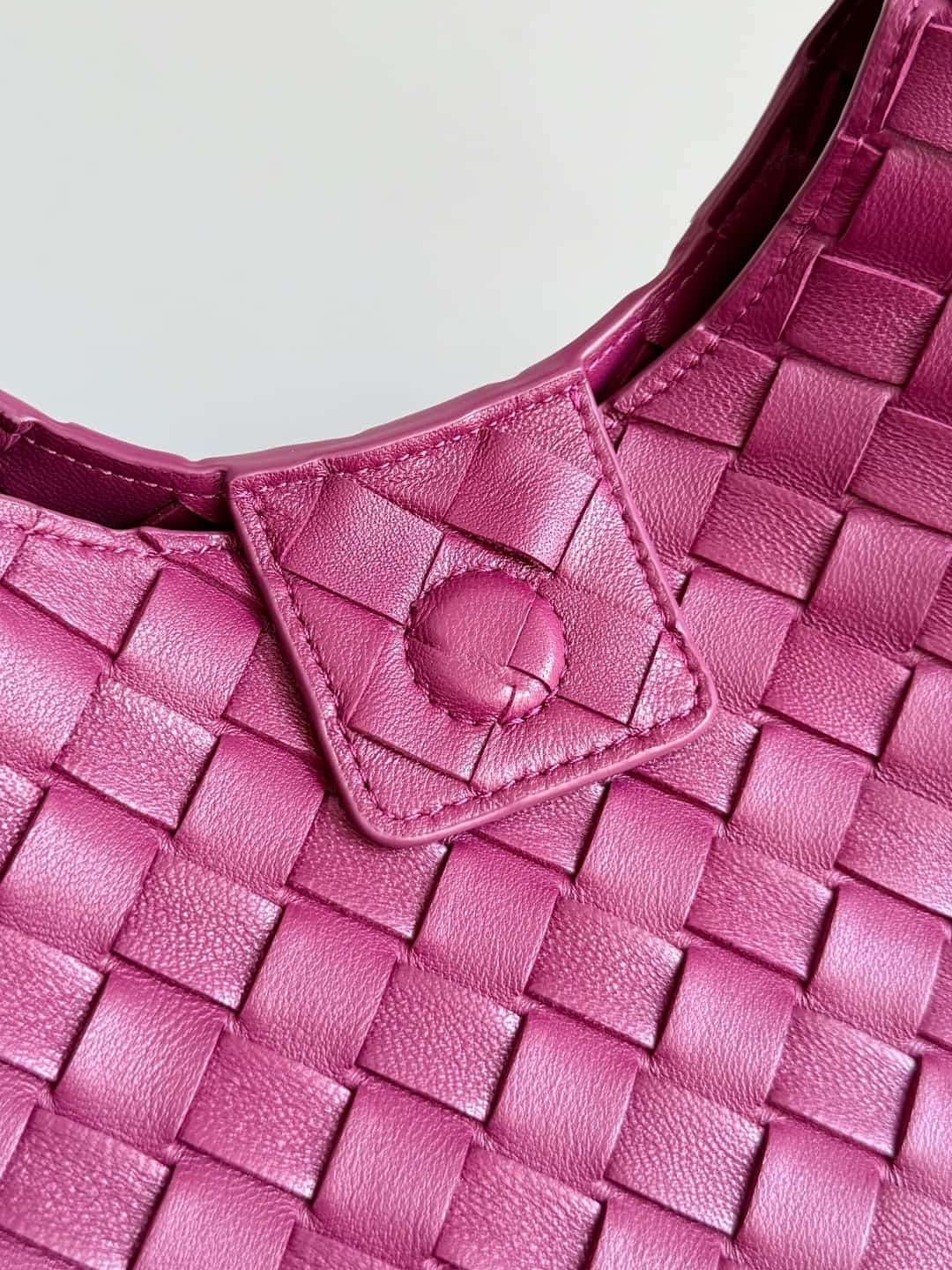 Bottega Veneta Medium Campana shoulder bag in Intrecciato leather Rose Red TOP