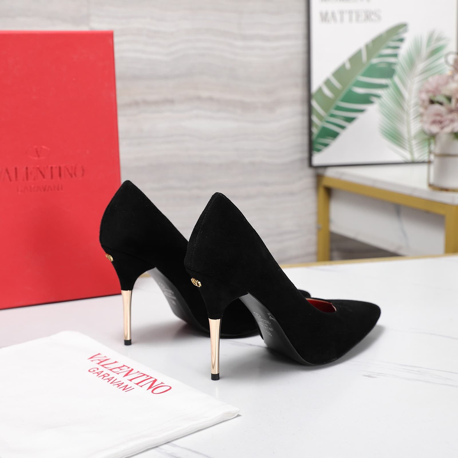 Valentino Garavani Leather  Pumps Women