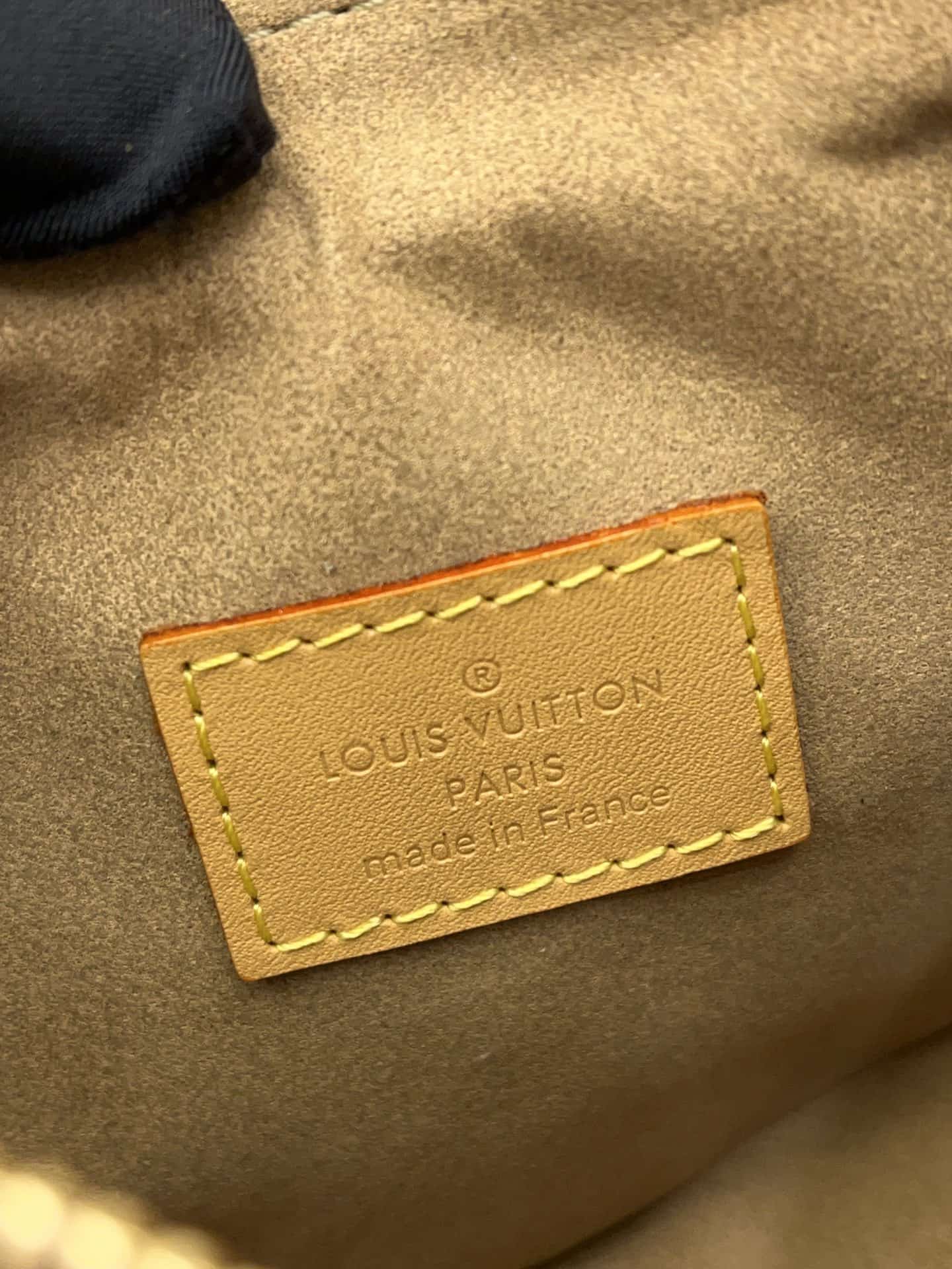 Louis Vuitton LOOP Handbag Monogram coated canvas M81098 Top