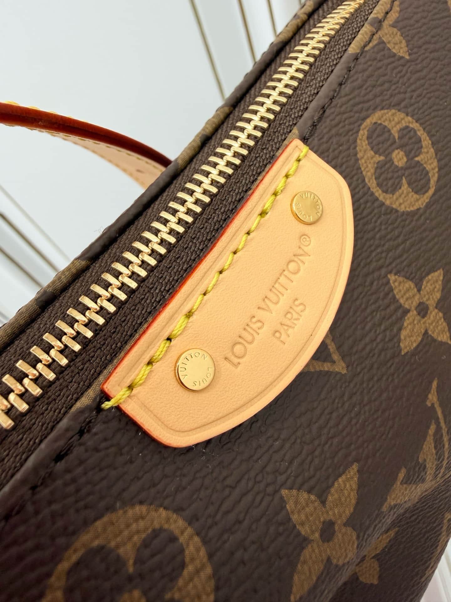 Louis Vuitton Pochette Hills Monogram coated canvas M27509 TOP