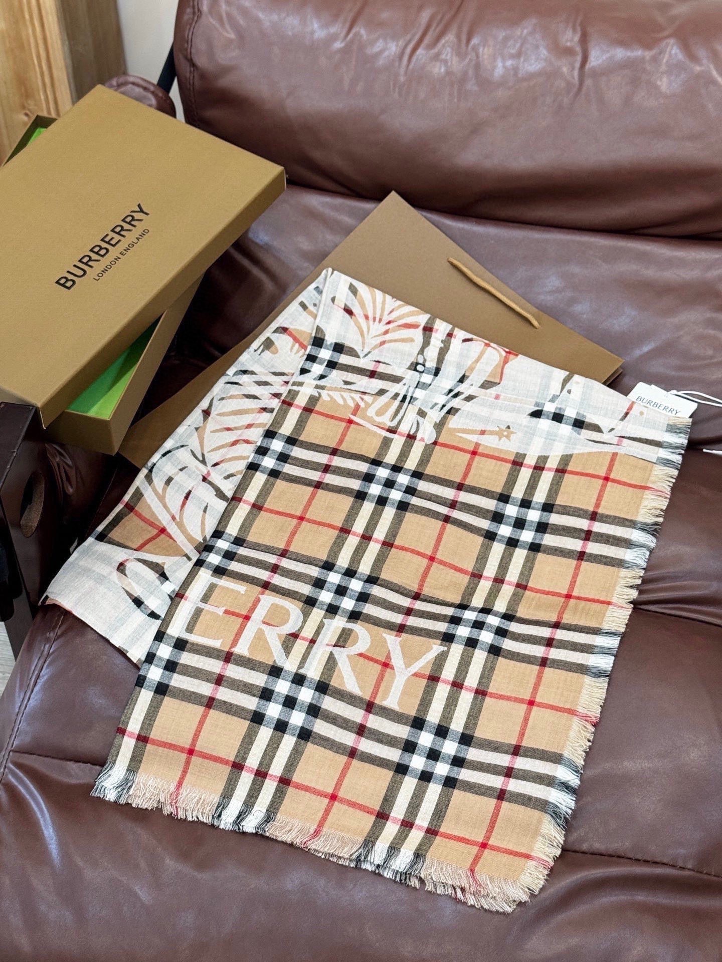 Burberry scarf featuring  check pattern and equestrian knight motif