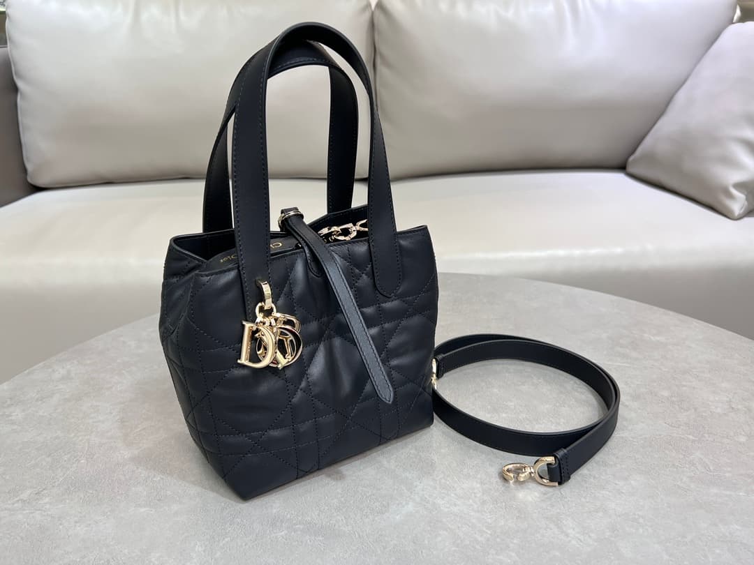Small Dior Toujours Vertical Tote Bag Black Macrocannage Calfskin M2835 High