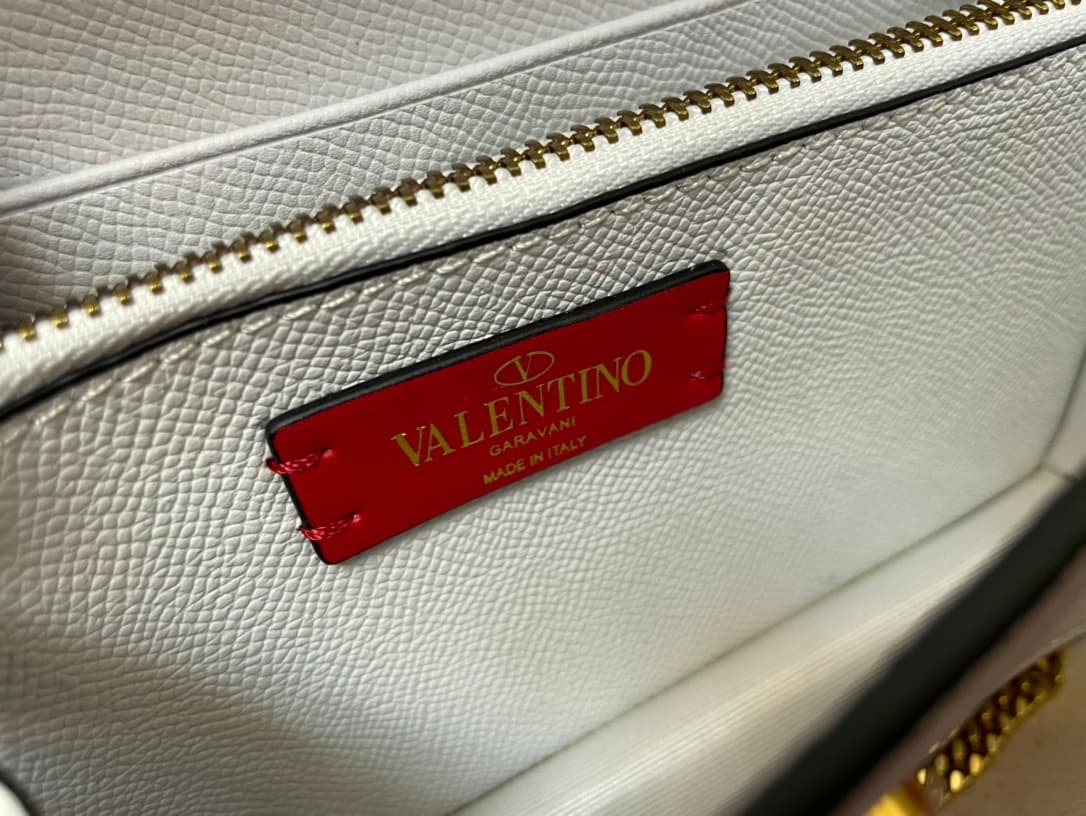 Valentino Garavani VLogo signature wallet on chain bag Grainy Calfskin Whtie High
