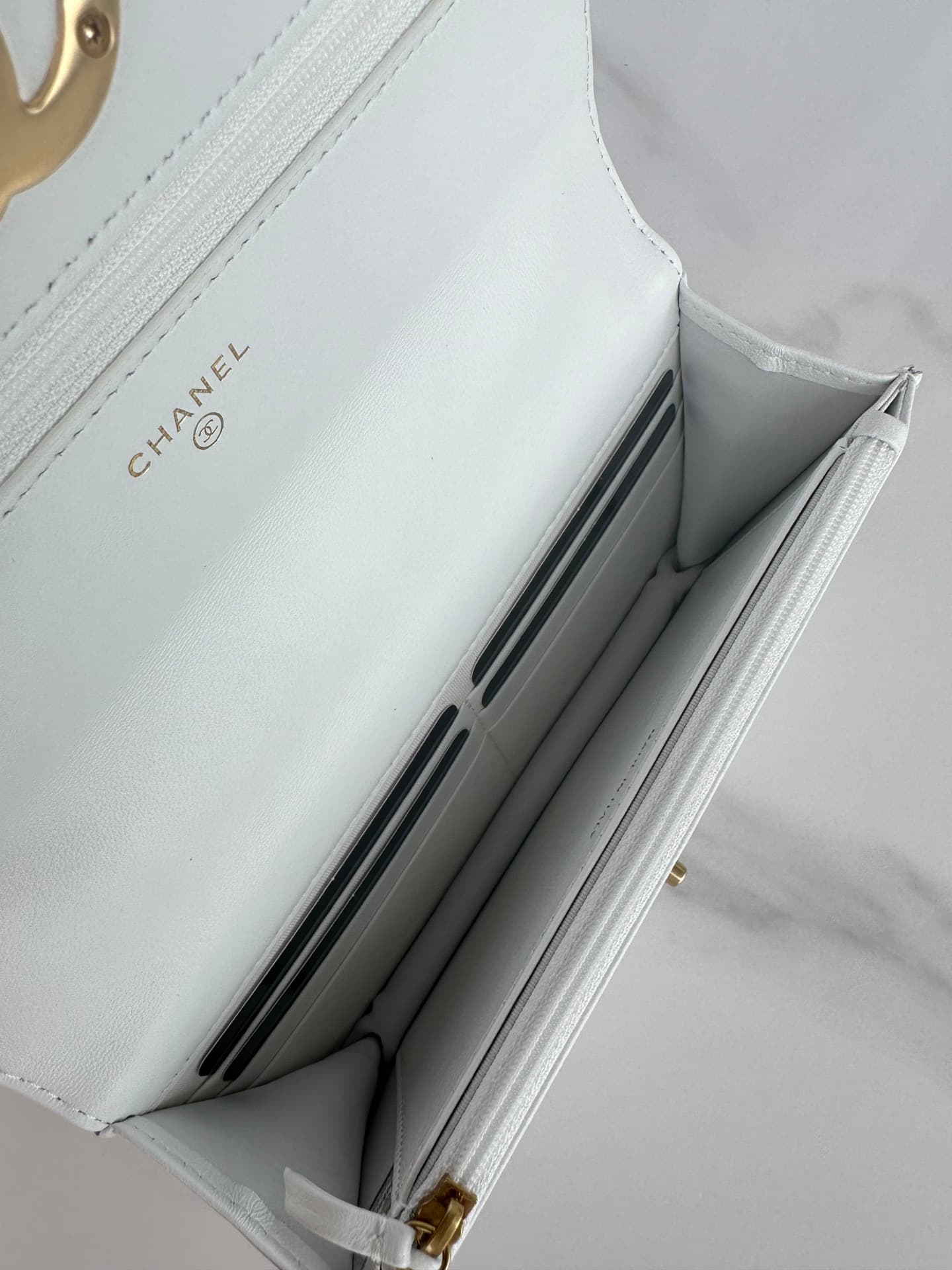 Chanel Wallet on Chain Lambskin Leather & Gold-Tone Metal White AP0957 A