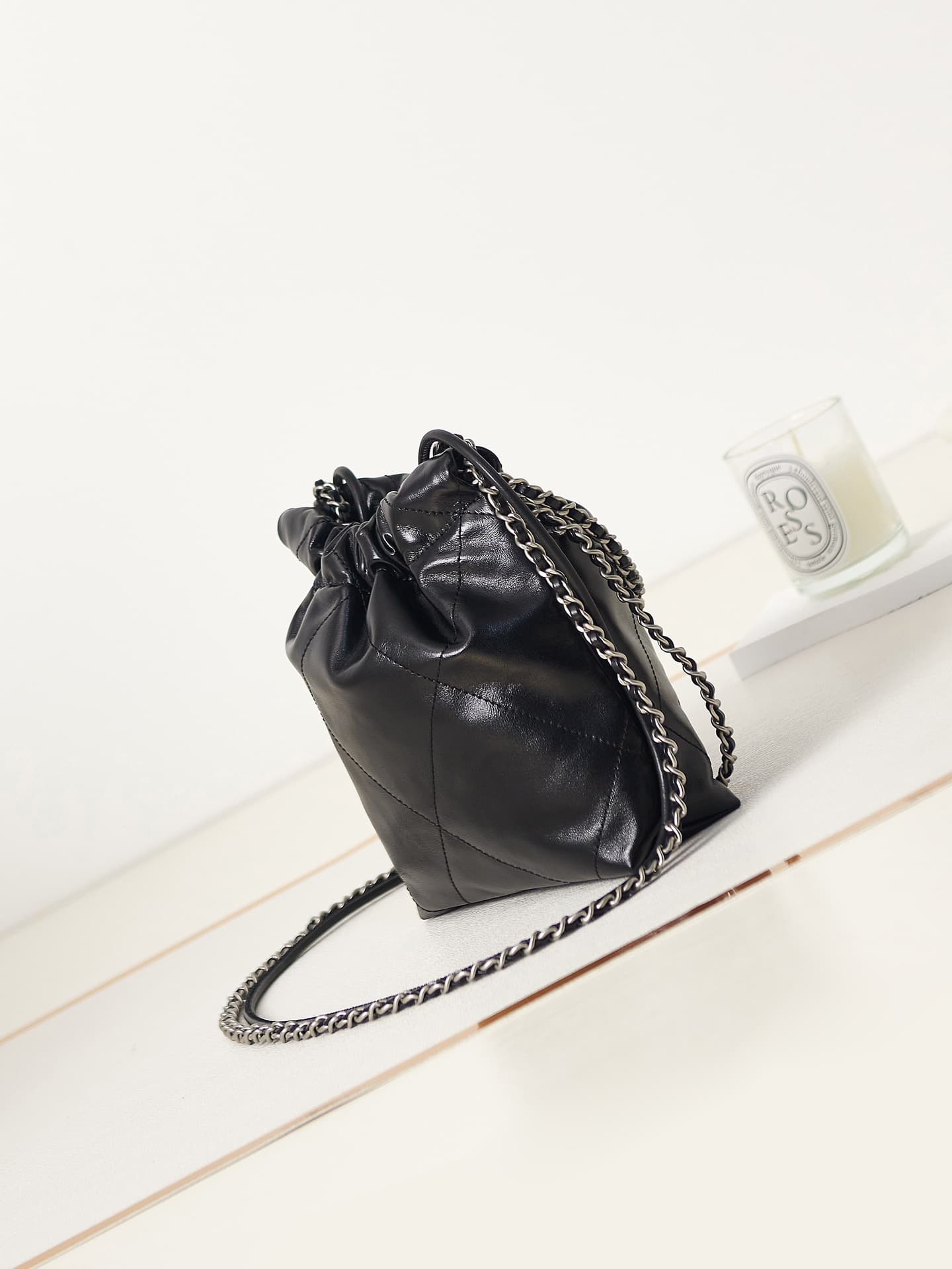 Chanel 22 MINI HANDBAG Shiny Calfskin Black & Silver-Tone Metal AS3980 A