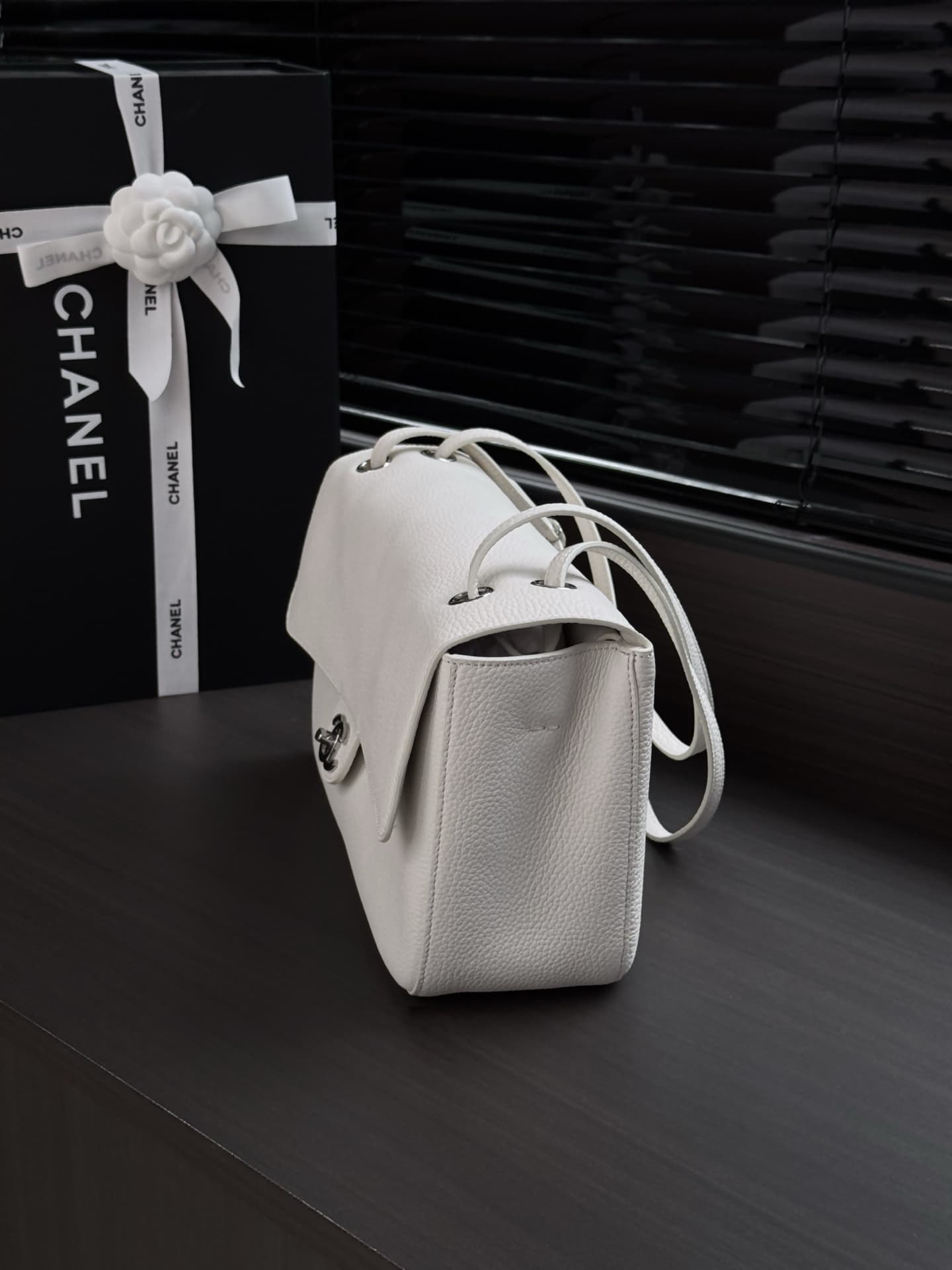 Chanel Maxi Flapbag Grained Calfskin & Silver-Tone Metal White AS6231 A