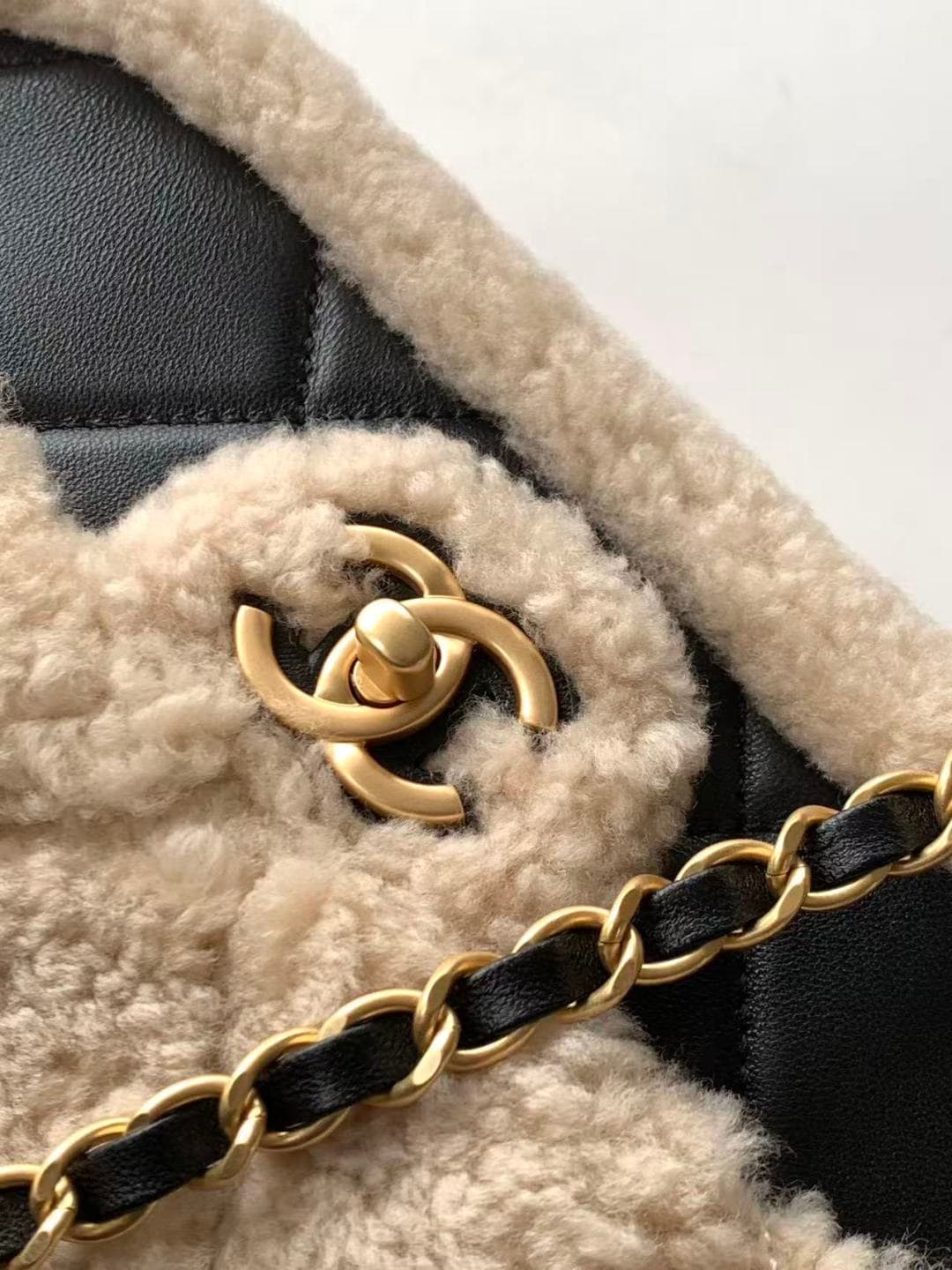 Chanel Small Shearling Flap Bag in Black lambskin with beige shearling & Gold-Tone Metal AS5149 A