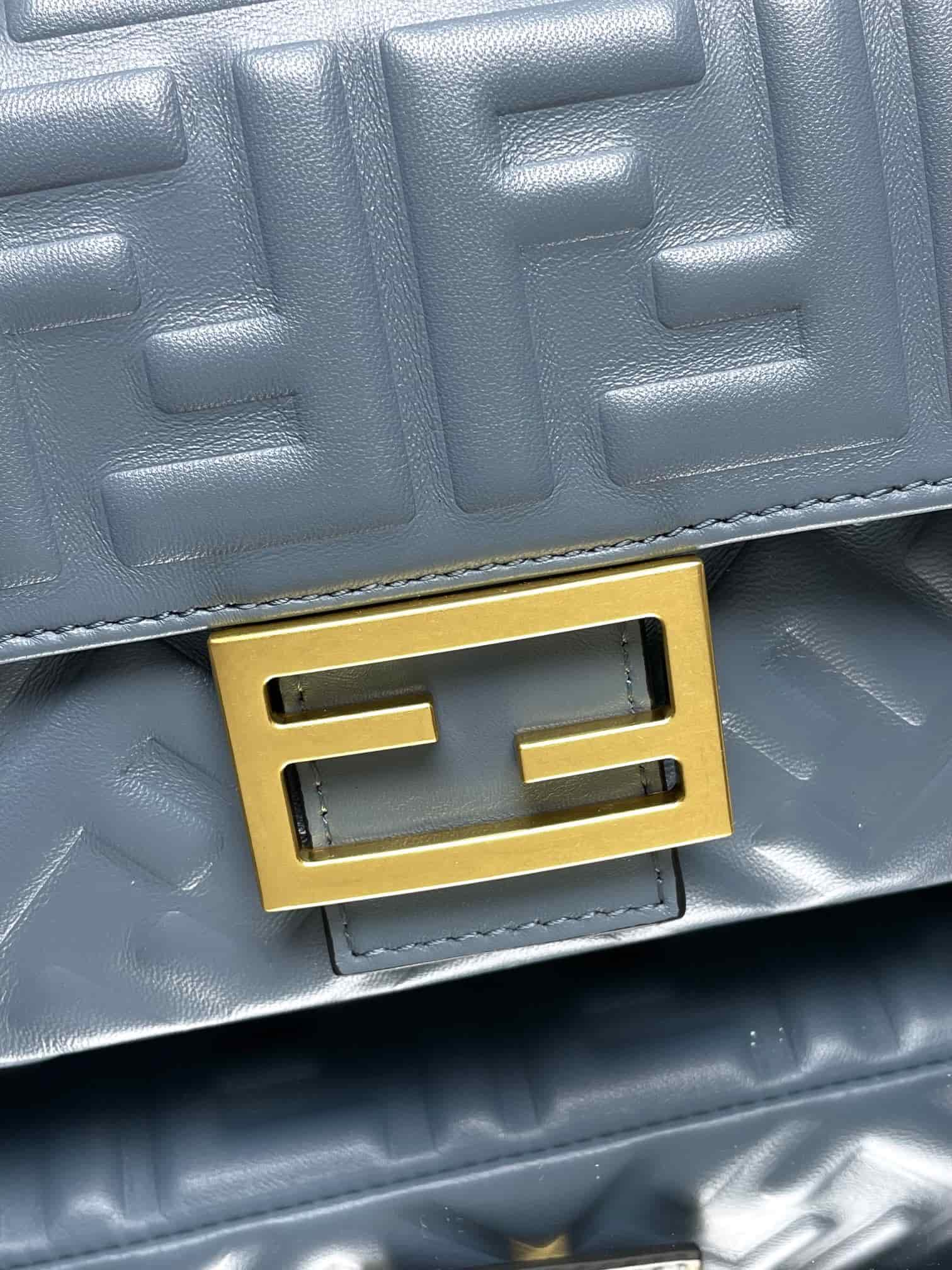 BAGUETTE leather bag Blue High