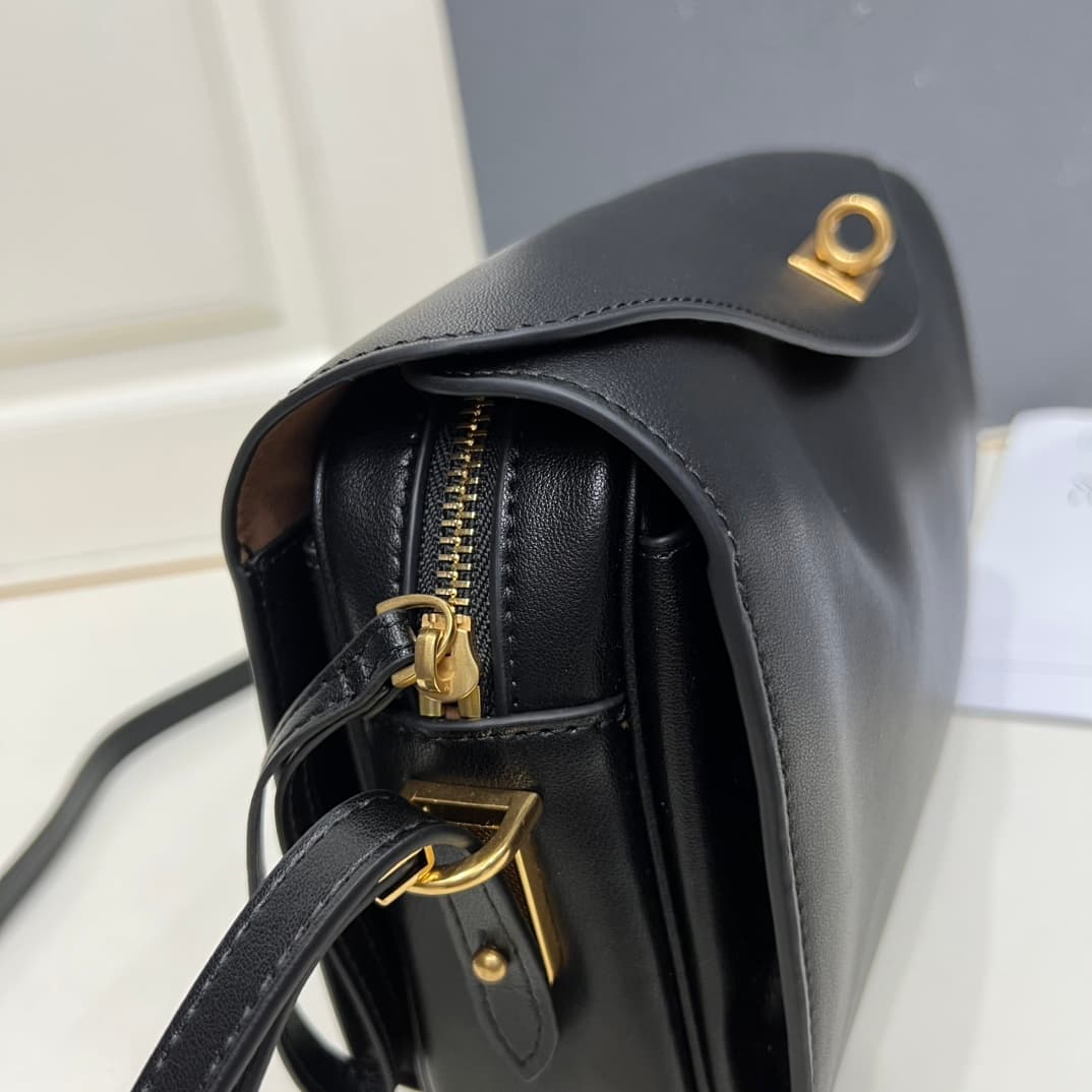 Balenciaga Shoulder Bag in Black Mid