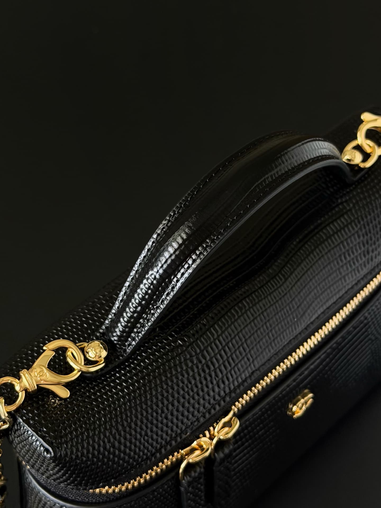 Chanel Small Vanity with chain Lizard Embossed Calfskin & Gold-Tone Metal Black AS5346 A