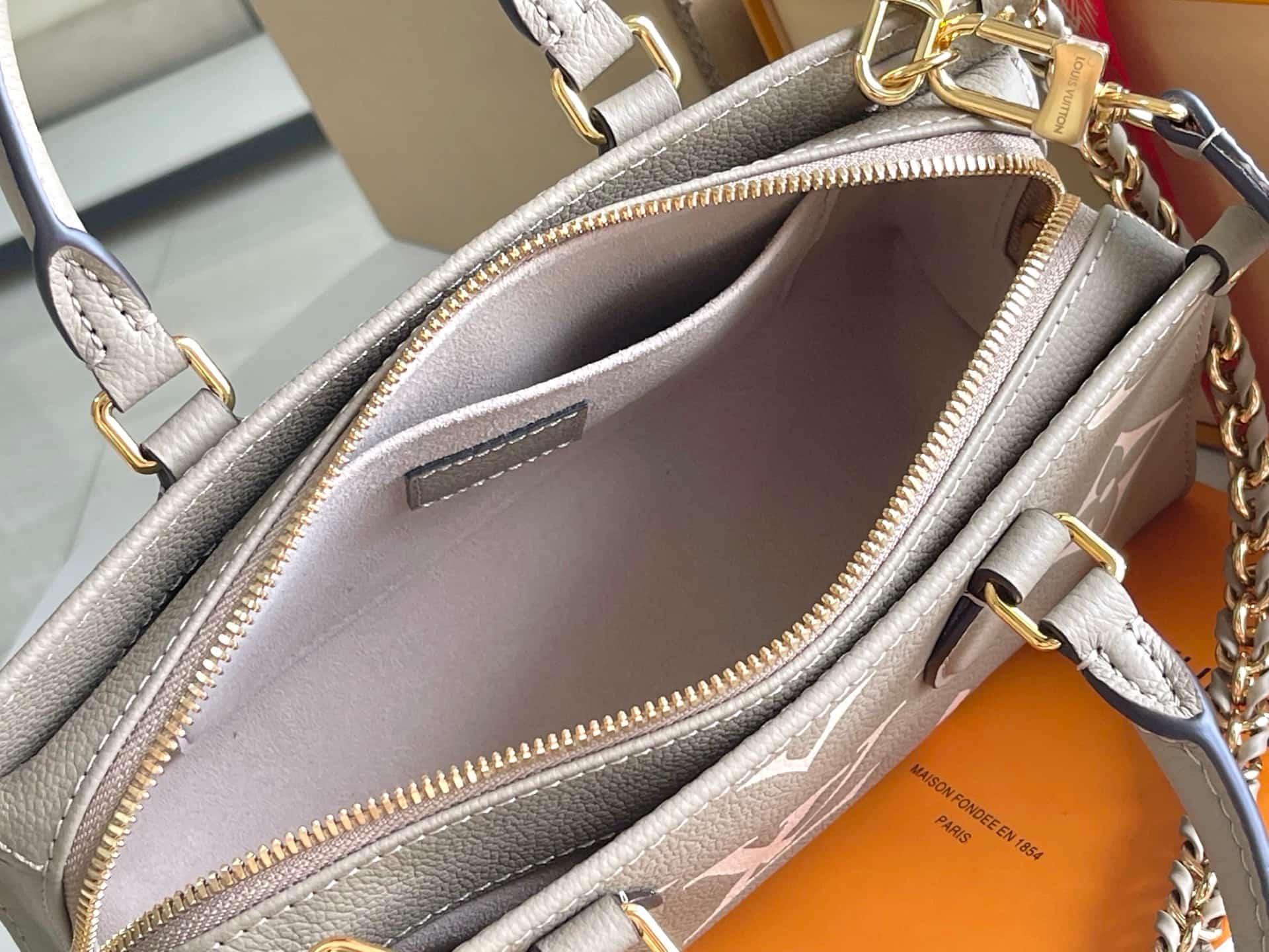 Louis Vuitton ONTHEGO East West Monogram Empreinte M23641 TOP