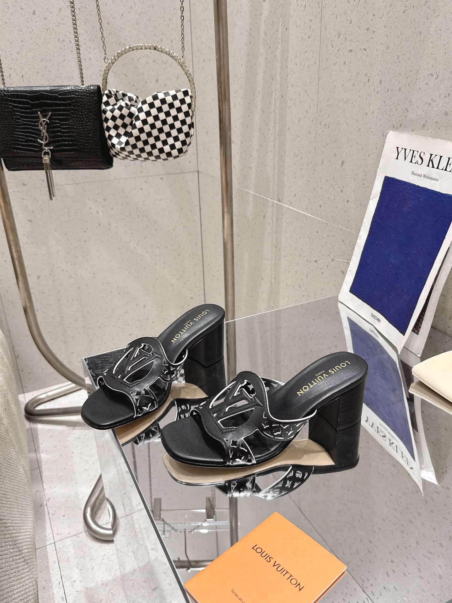Louis Vuitton Sandal shoes Medium Women