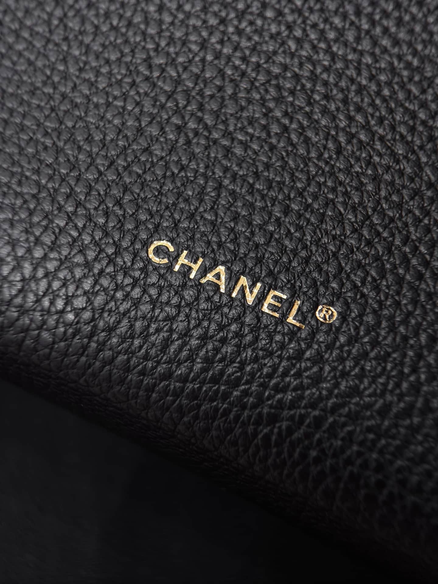 Chanel Vanity with chain Grained Calfskin & Gold-Tone Metal Black AS6473 A