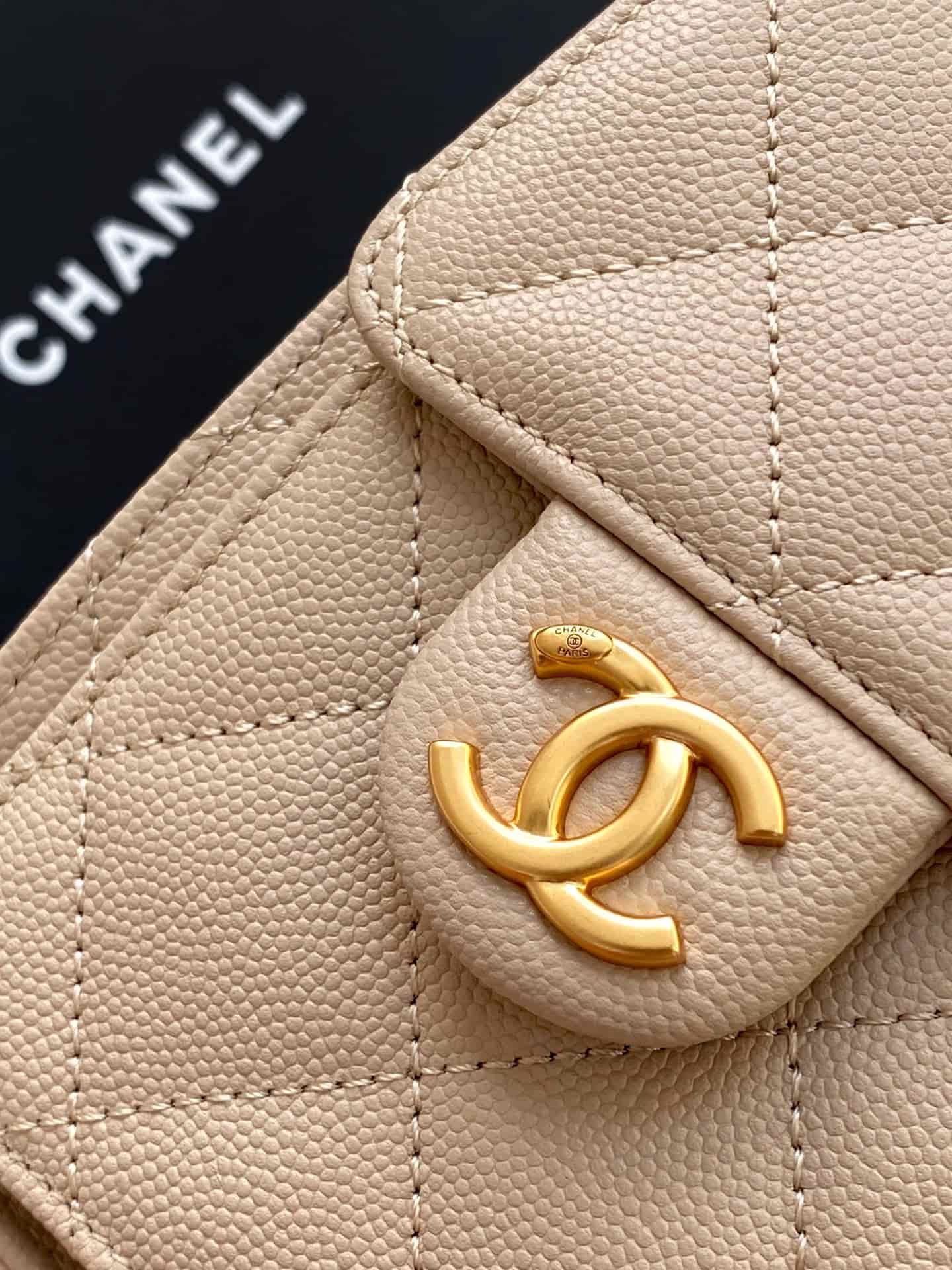 Chanel 25 Mini Hobo handbag AS5631 Grained calfskin & gold-tone metal Champagne A