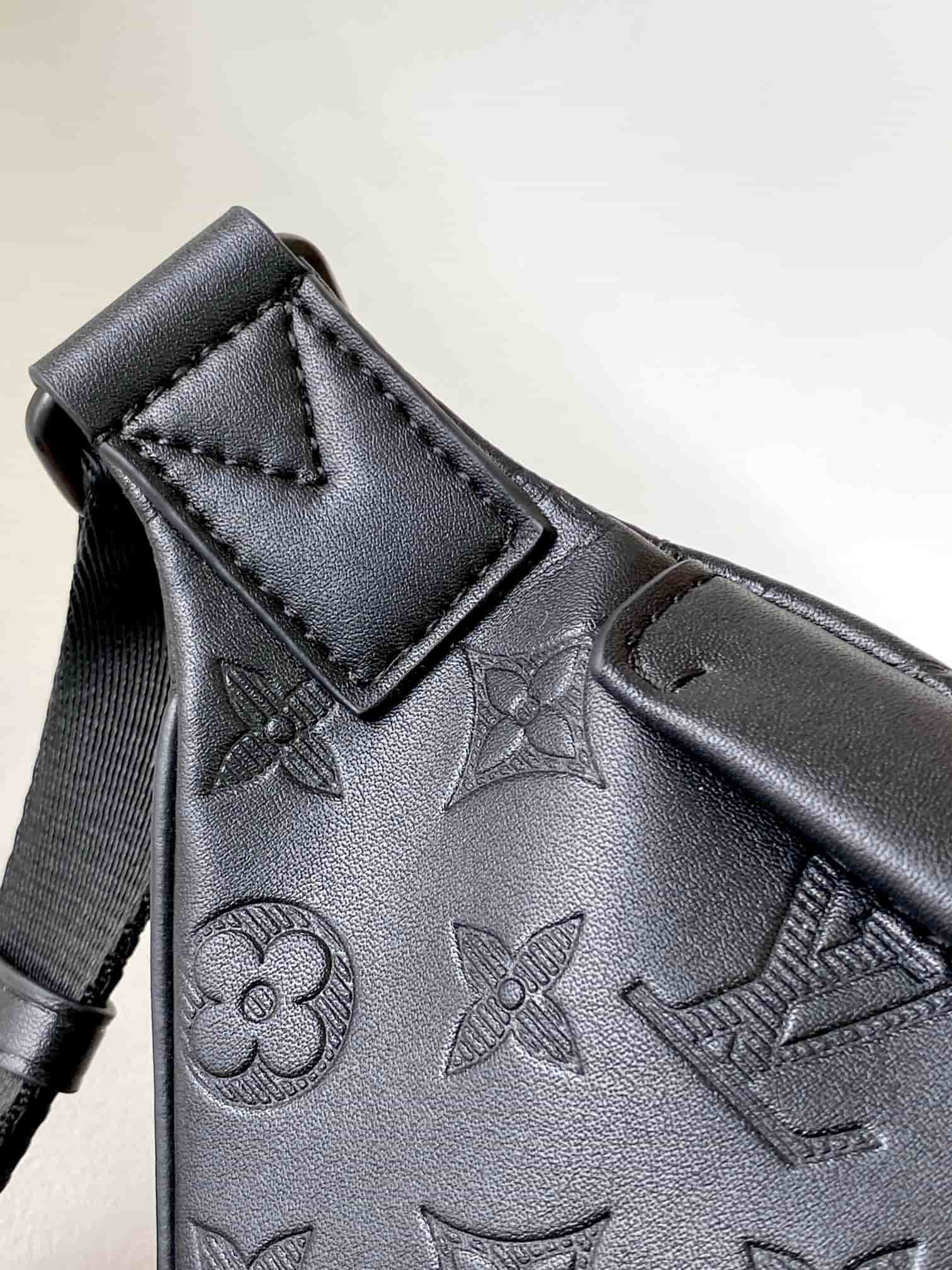 Louis Vuitton Discovery Bumbag PM Monogram Shadow calf leather M46036 High