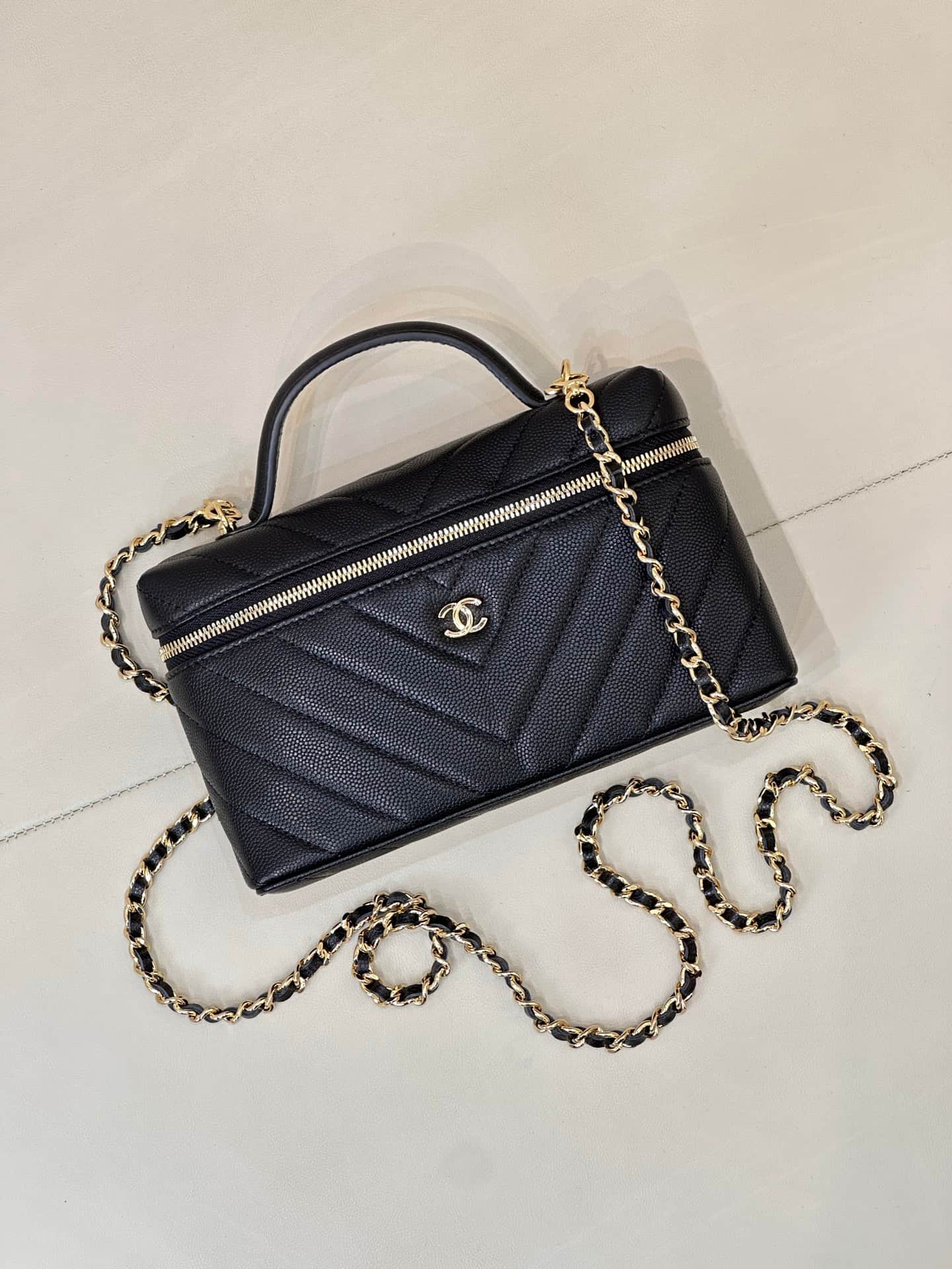 Chanel Vanity with Chain Grained Shiny Calfskin & Gold-Tone Metal Black AP5212 TOP
