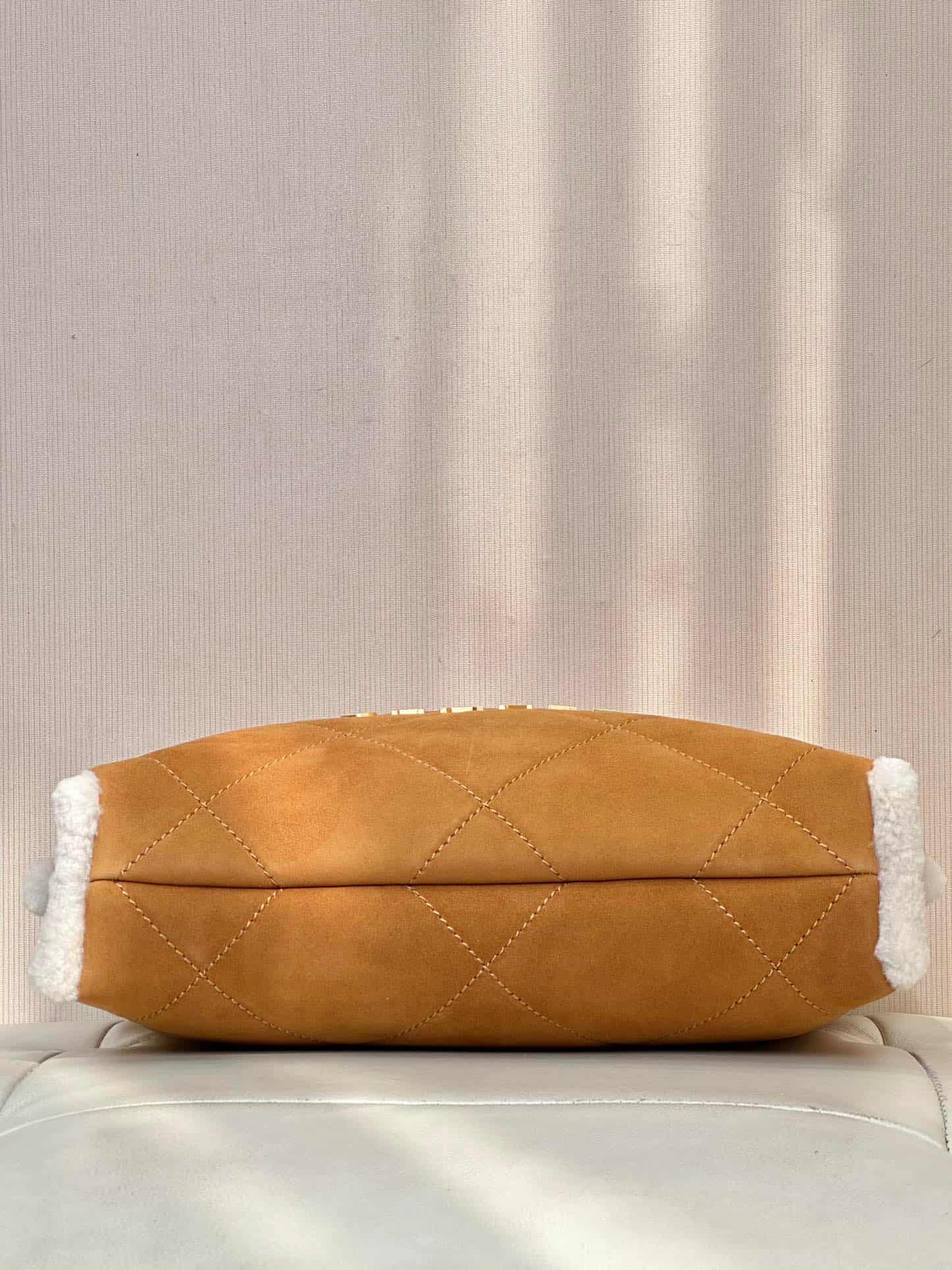 Chanel 22 Small handbag Quilted Lambskin Suede& Gold-tone metal AS3260 Beige with White TOP