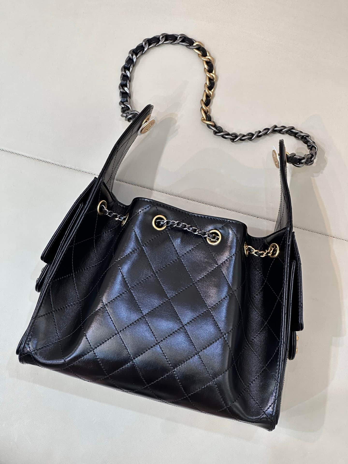 Chanel 25 Small Hobo handbag AS5293 Shiny Crumpled Calfskin  Gold-Tone & Ruthenium-Finish Metal Black TOP