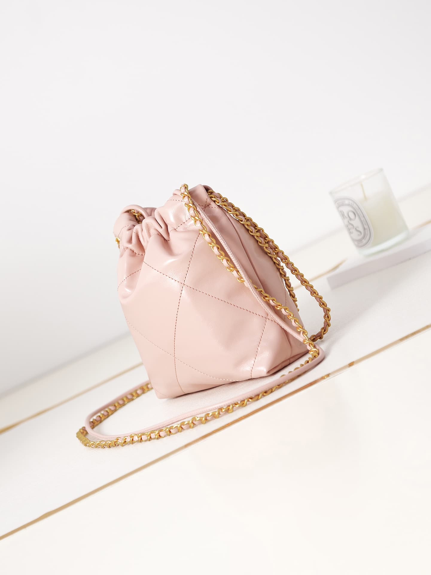 Chanel 22 MINI HANDBAG Shiny Calfskin Pink & Gold-Tone Metal AS3980 A