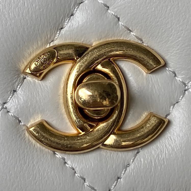Chanel Wallet on Chain AP3504 Lambskin, Imitation Pearls, Strass & Gold-Tone Metal White A