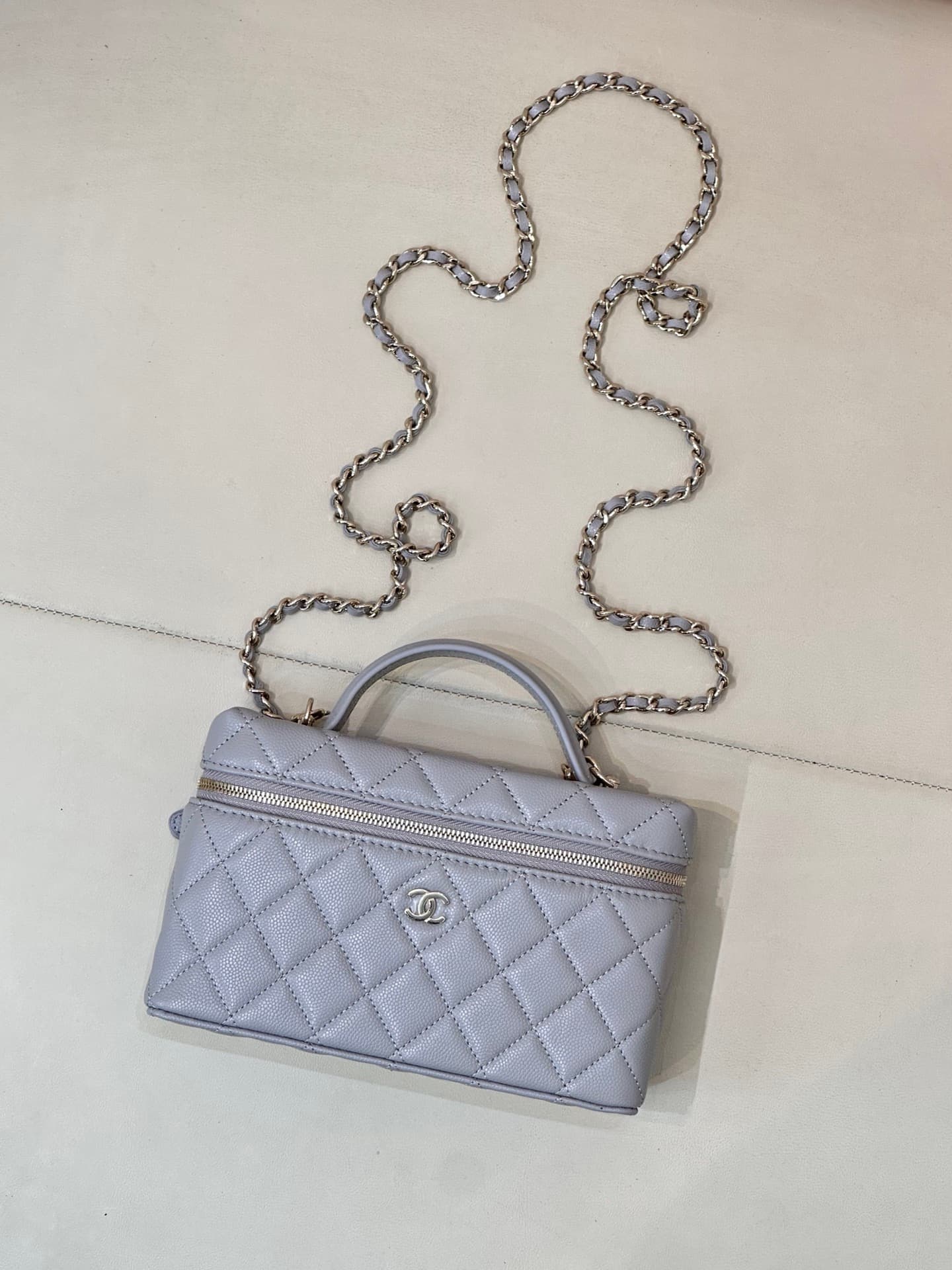 Chanel Classic Vanity with Chain Grained Calfskin & Gold-Tone Metal Grey AP4385 TOP