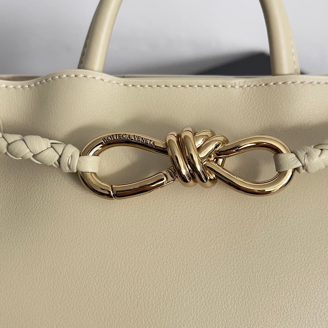 Bottega Veneta Andiamo tote bag in cream calfskin leather TOP