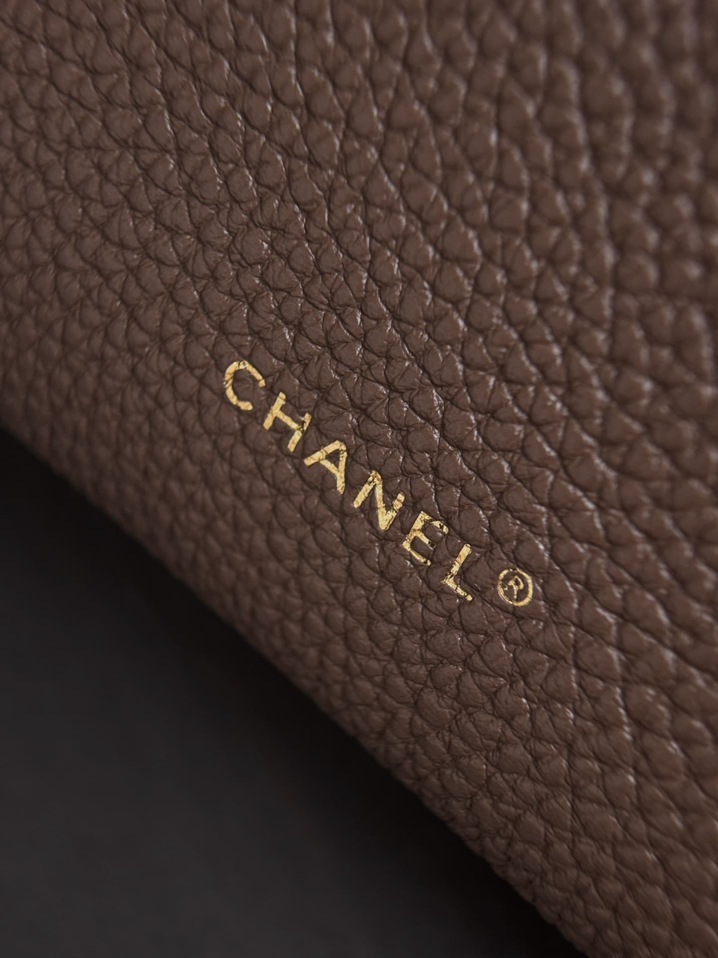 Chanel Large Vanity with chain Grained Calfskin & Gold-Tone Metal Dark Brown AS5347 A