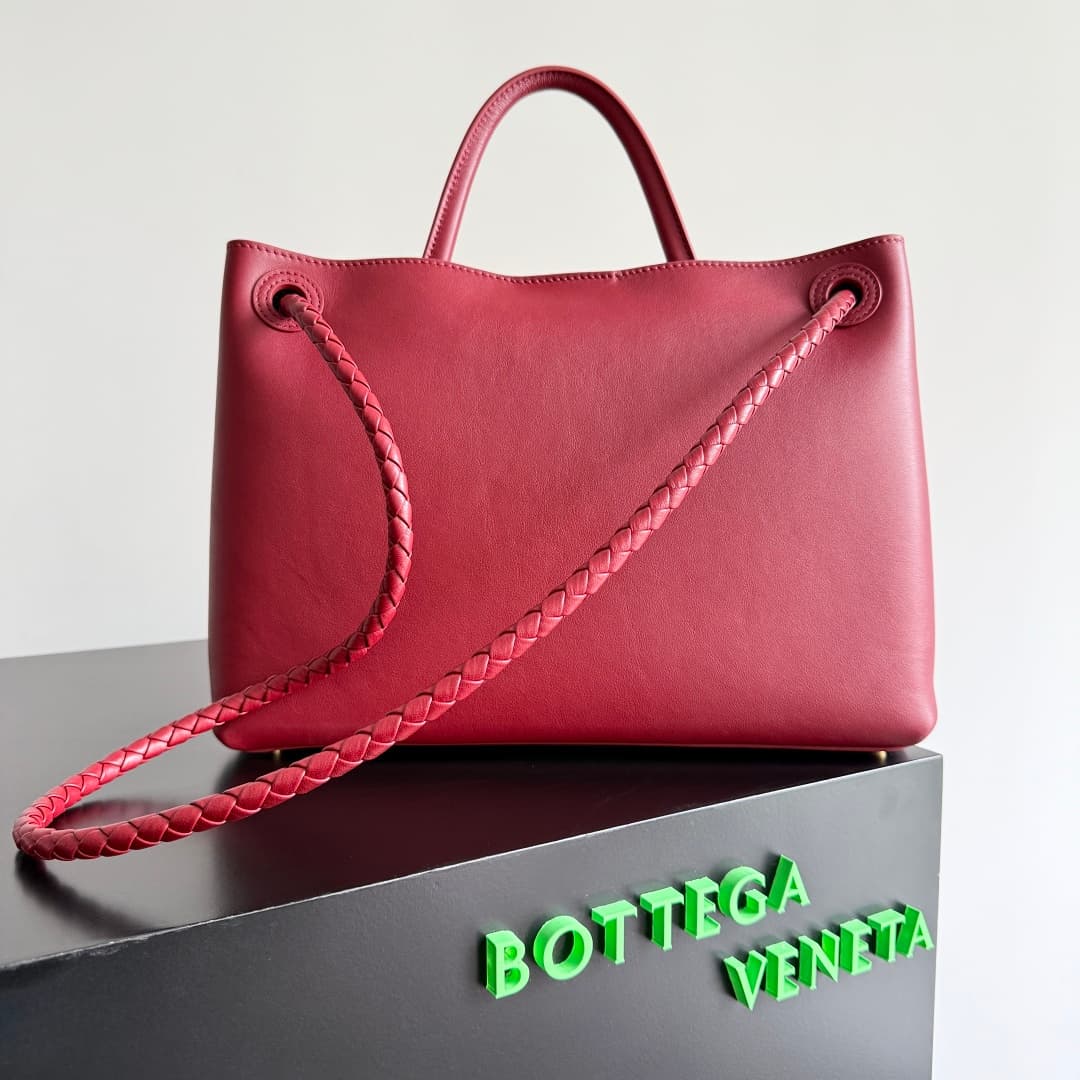 Bottega Veneta Andiamo tote bag in red calfskin leather TOP