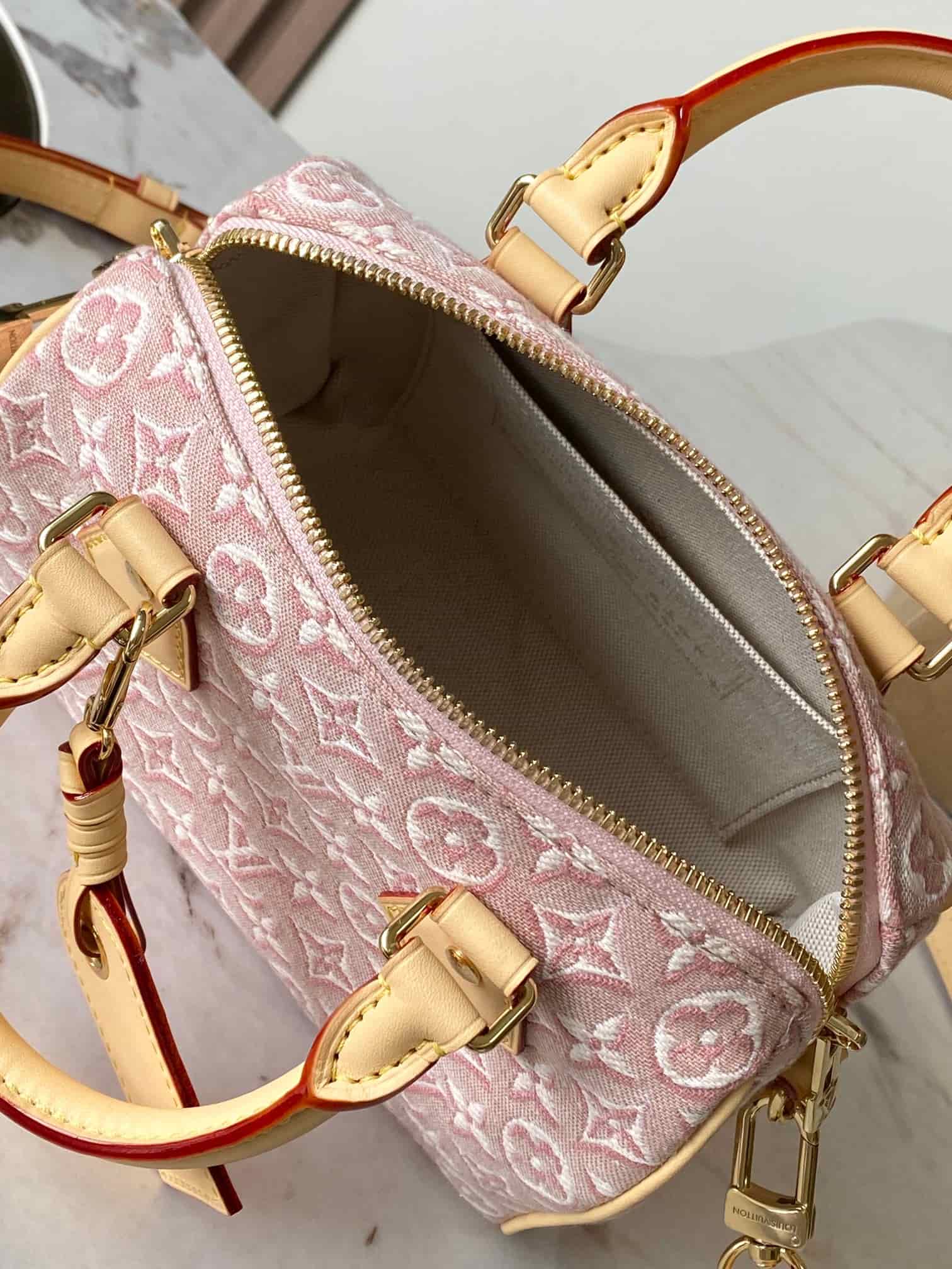 Louis Vuitton Speedy Bandoulière 20 Monogram Emblème Rose Ruban M2A039 TOP