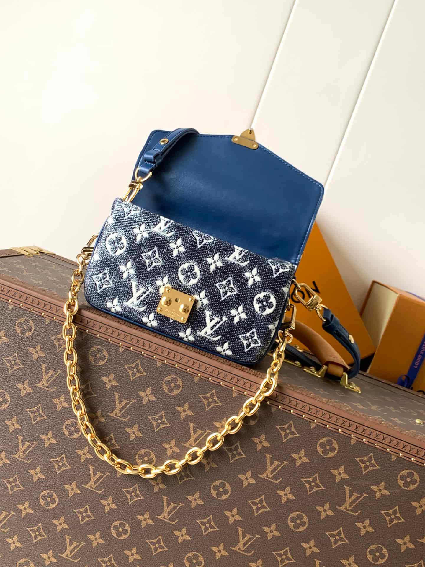 Louis Vuitton Pochette Métis East West bag Blue Denim Monogram Canvas M22834  High