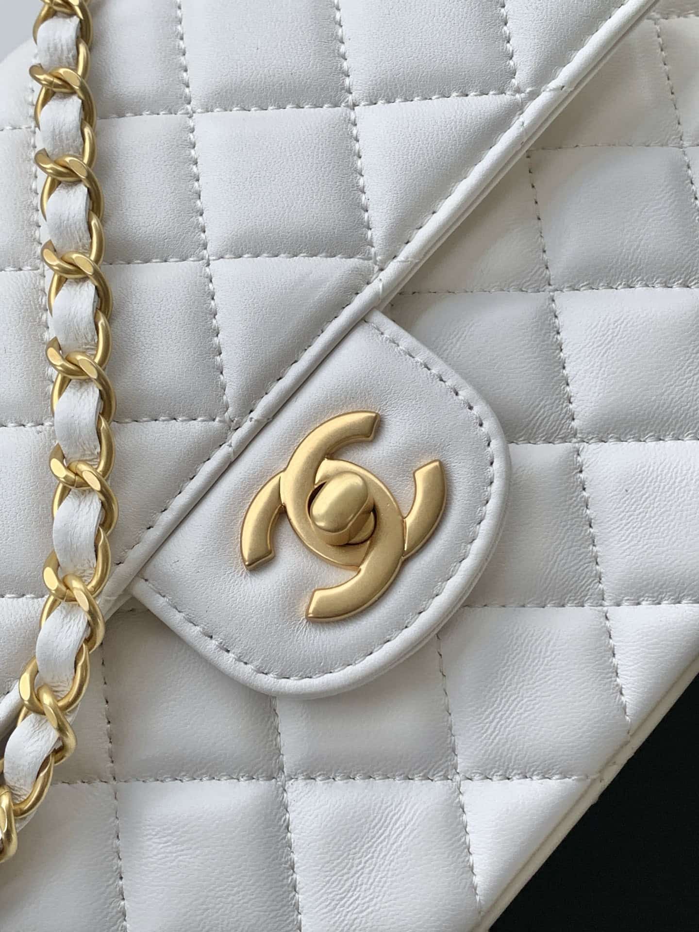 FLAP BAG WITH TOP HANDLE Lambskin Gold-Metal AS5356 White A