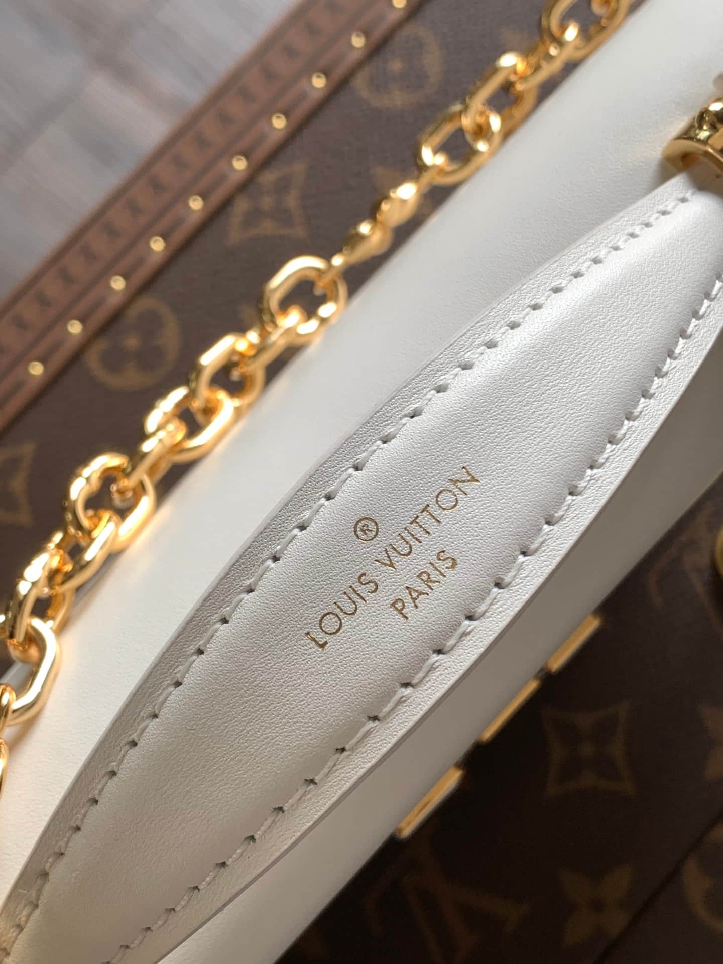 Louis Vuitton Wallet On Chain Capucines Snow Calf leather M12265 High