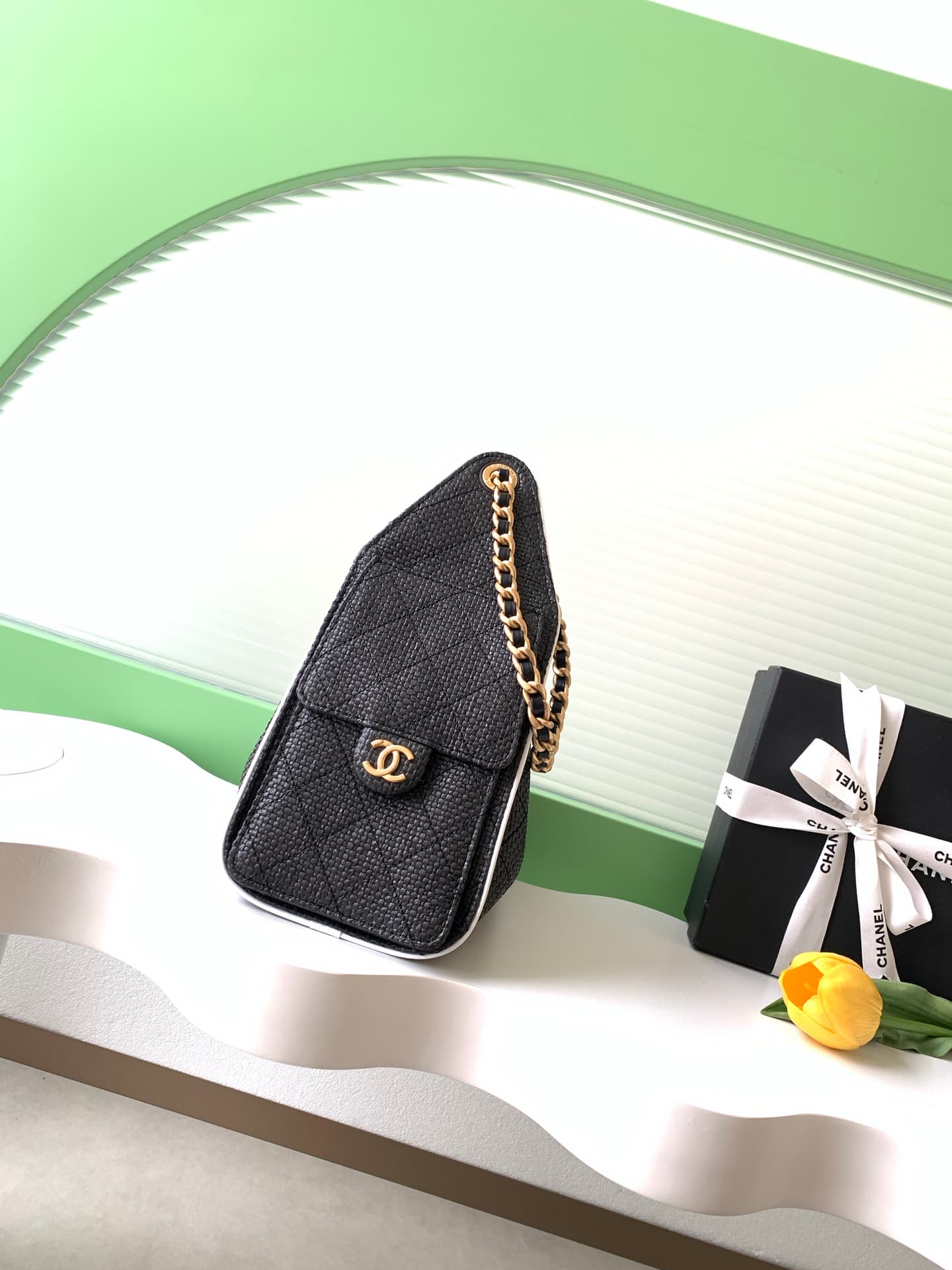Chanel 25 Small Hobo handbag AS5293 Braided Raffia-Effect Canvas Calfskin & Gold-Tone Metal Black&White  A