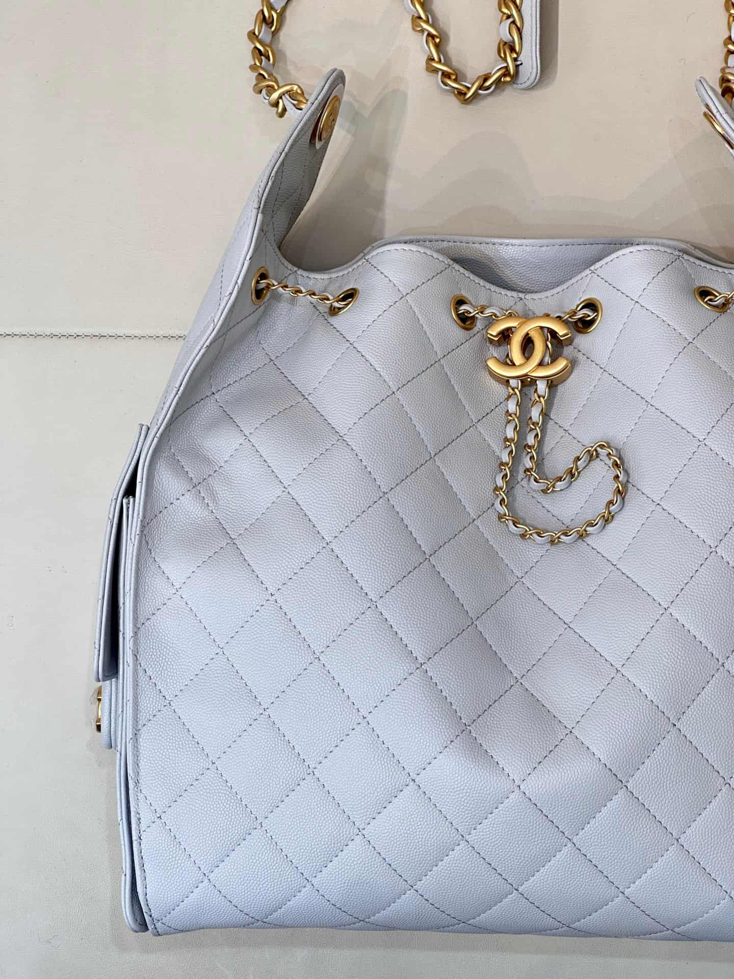 Chanel 25 Medium Hobo handbag AS5311 Grained Calfskin & Gold-tone Metal Light Grey TOP