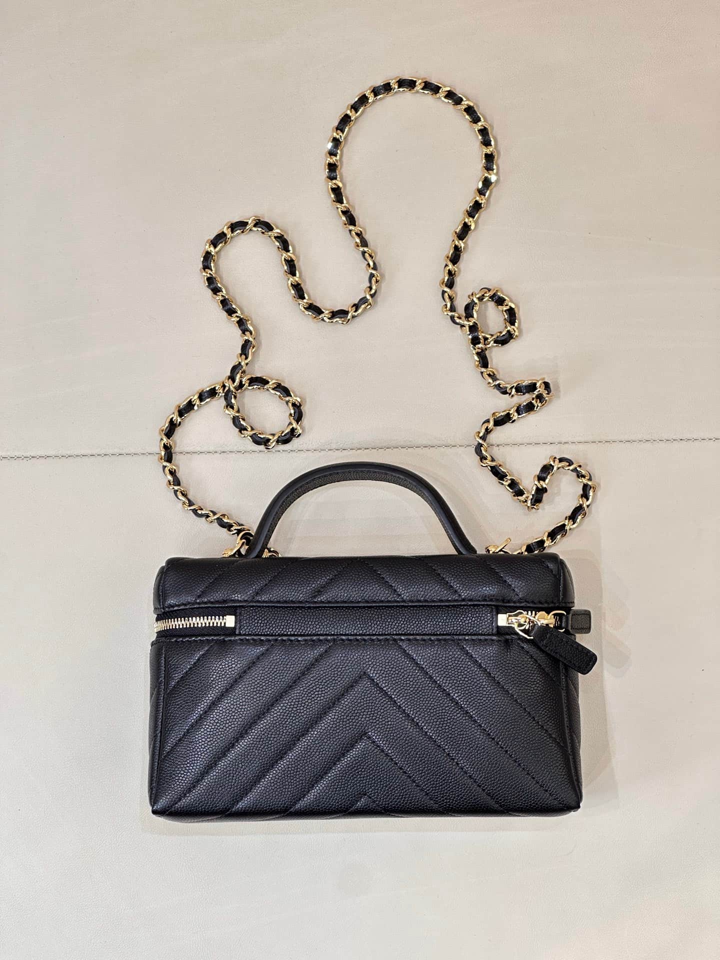 Chanel Vanity with Chain Grained Shiny Calfskin & Gold-Tone Metal Black AP5212 TOP