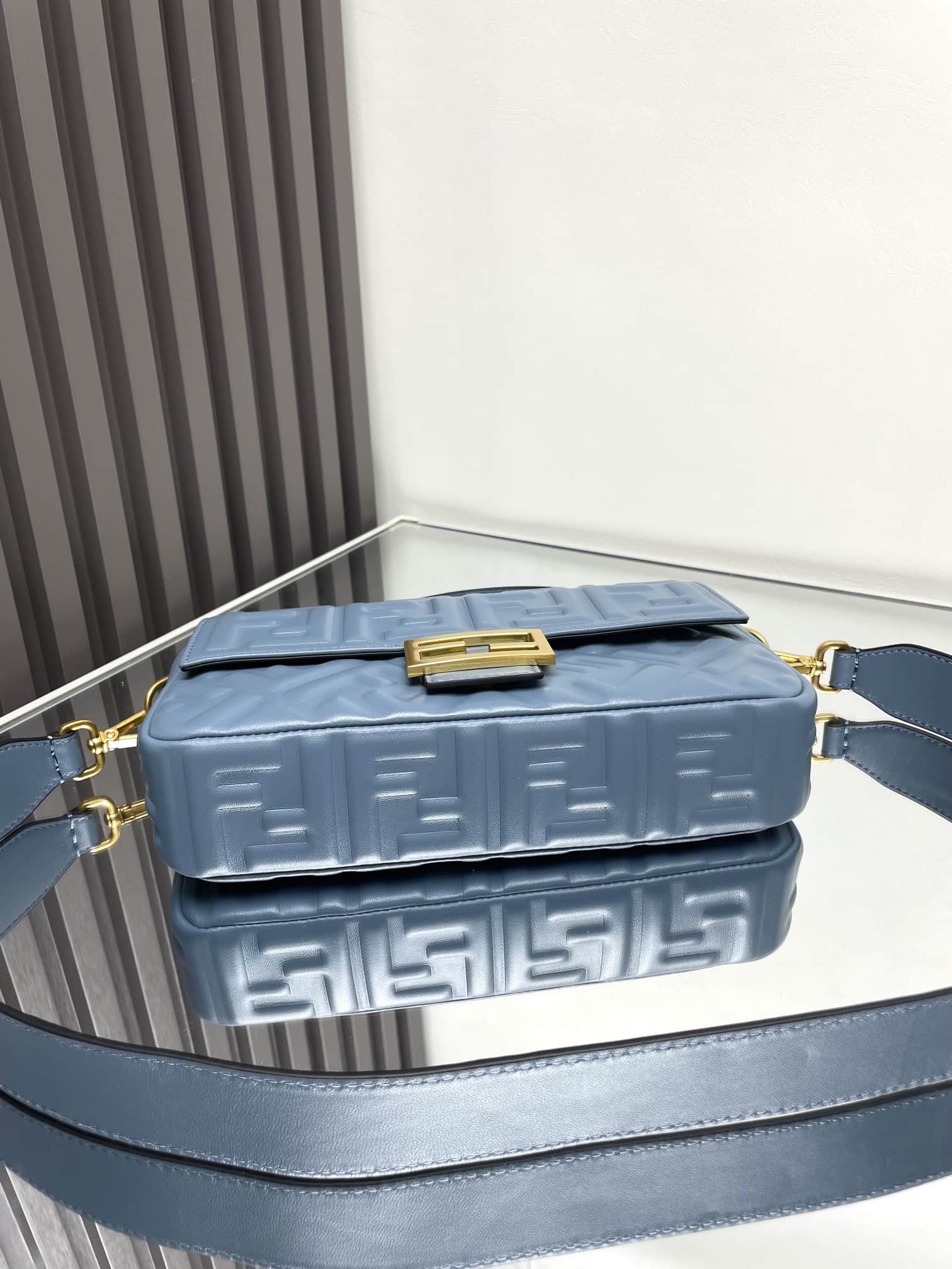 BAGUETTE leather bag Blue High