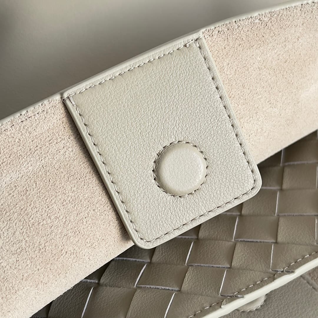 Bottega Veneta Andiamo tote bag in cream calfskin leather TOP