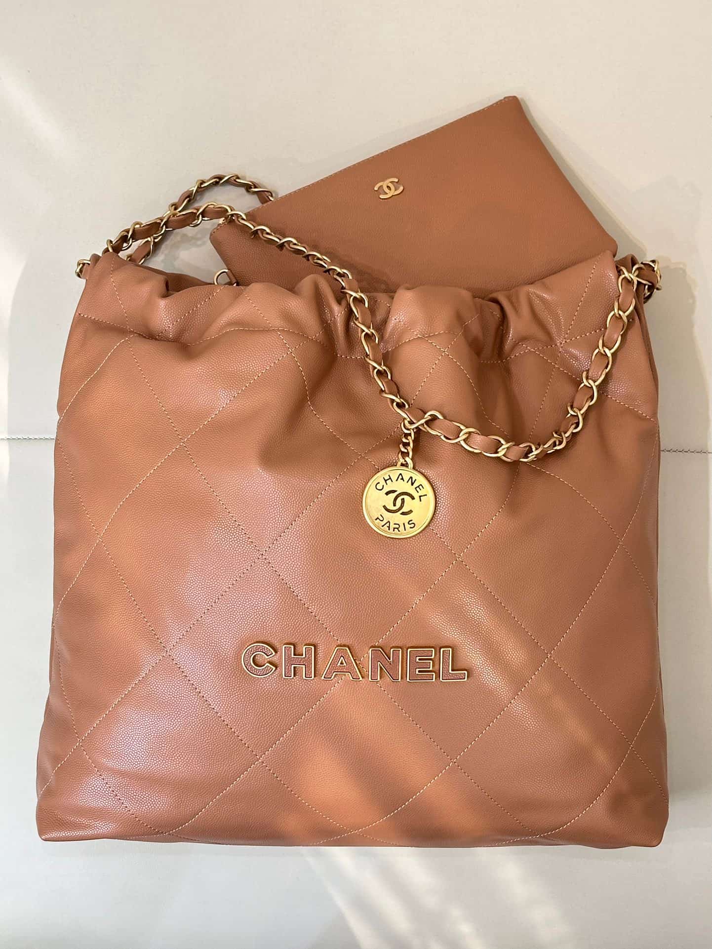 Chanel 22 Small handbag Shiny calfskin & gold-tone metal AS3260 Caramel TOP
